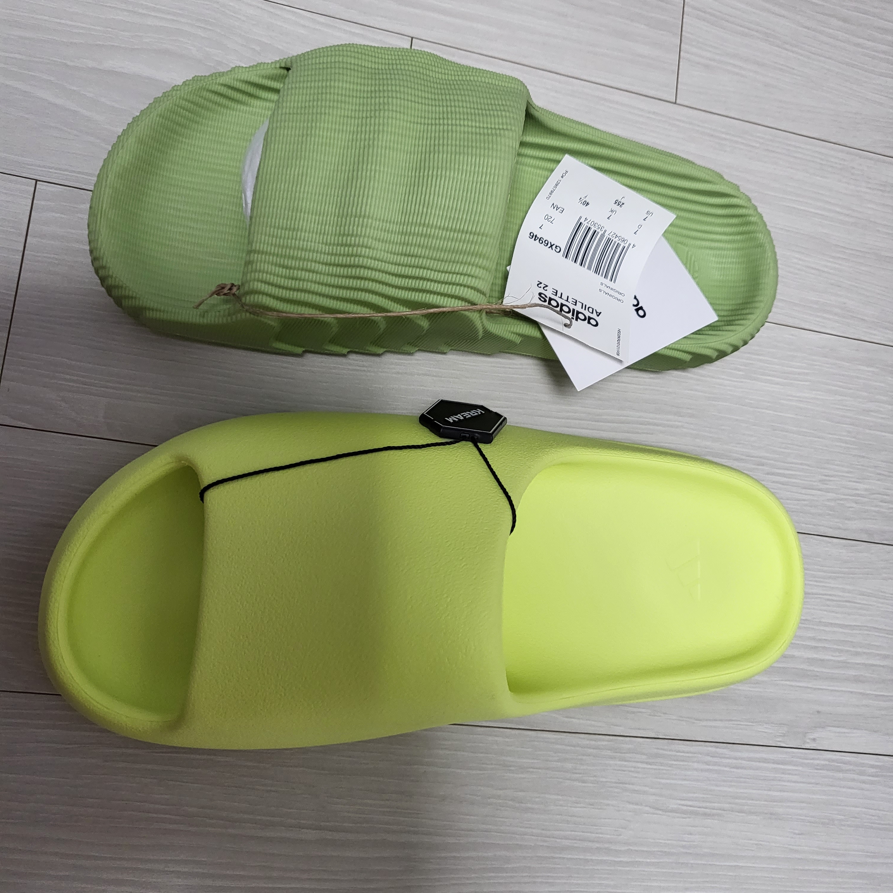 Adidas Adilette 22 Magic Lime, Adidas Yeezy Slide Glow Green 2022/2023 착용 스타일 - 2
