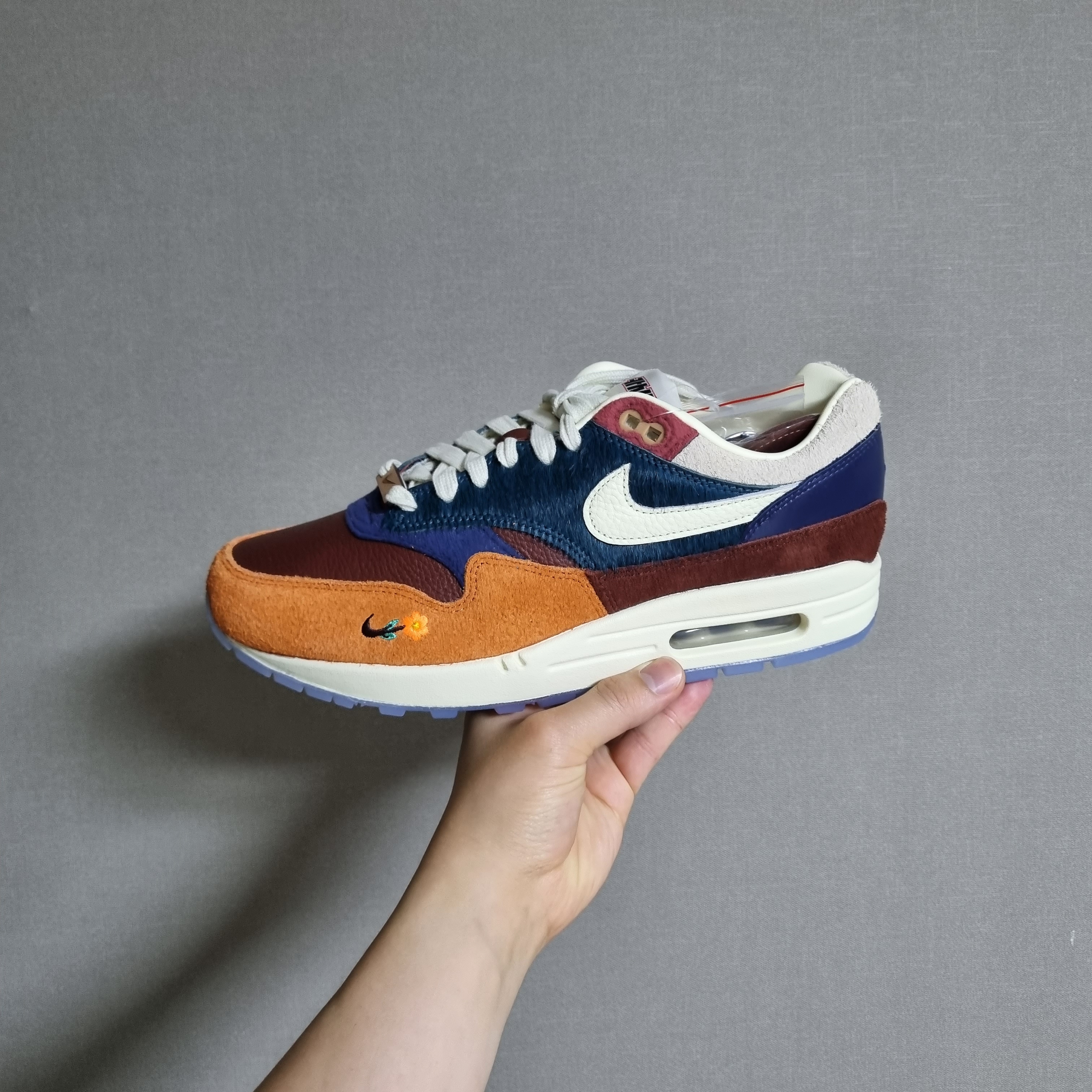 Nike x Kasina Air Max 1 SP Won-Ang Orange, Nike x Kasina Air Max 1 SP Won-Ang Particle Grey 착용 스타일 - 1