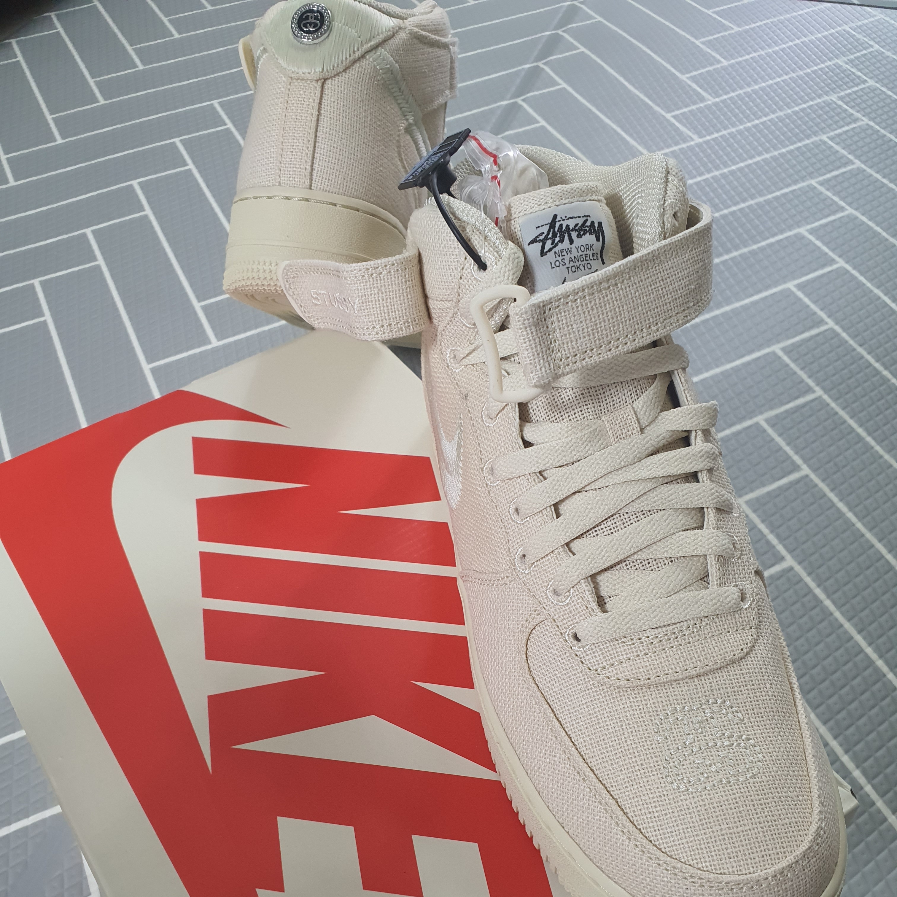 Nike x Stussy Air Force 1 '07 Mid SP Fossil 착용 스타일 - 4