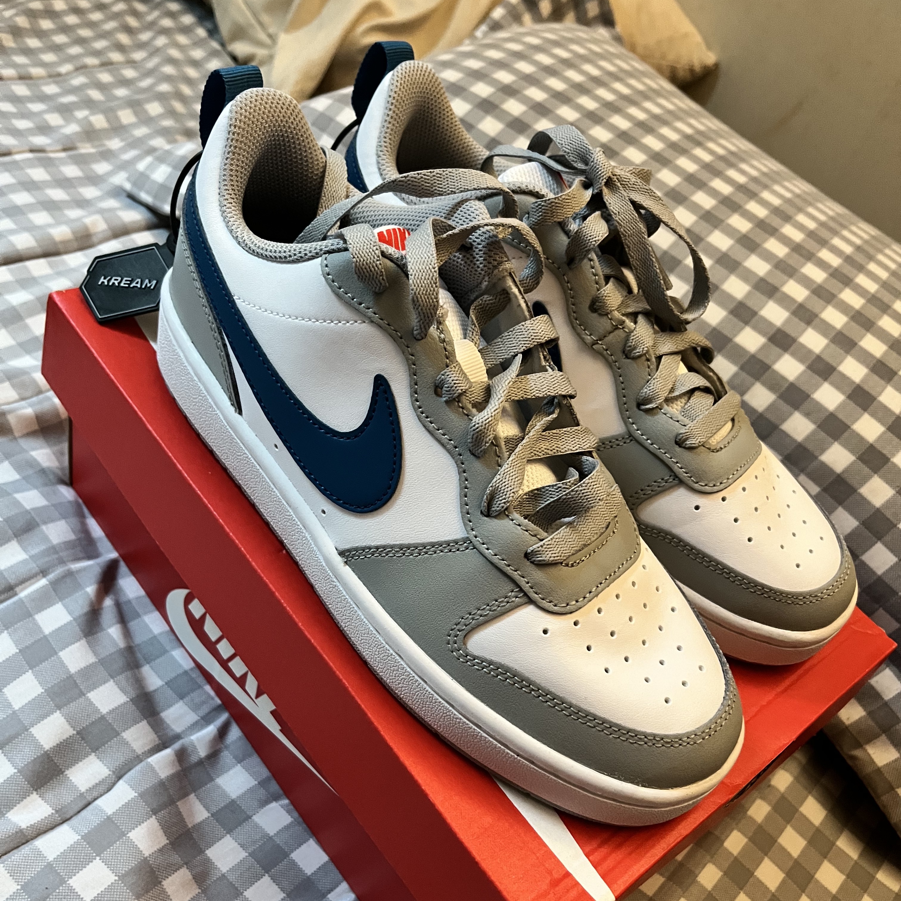(GS) Nike Court Borough Low 2 Light Smoke Grey 착용 스타일