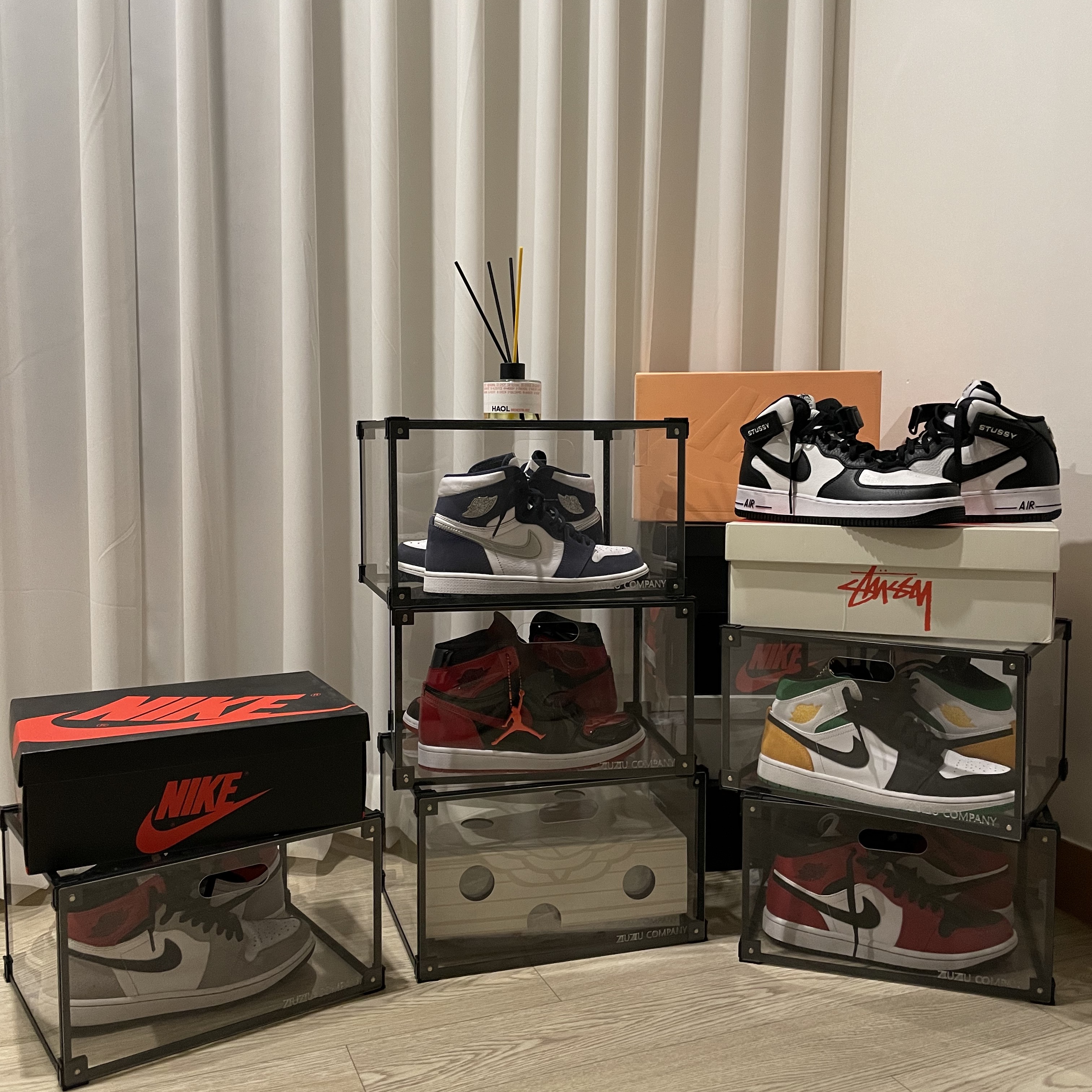Nike x Stussy Air Force 1 '07 Mid SP Black and Light Bone, Jordan 1 Retro High OG CO.JP Midnight Navy 착용 스타일 - 5