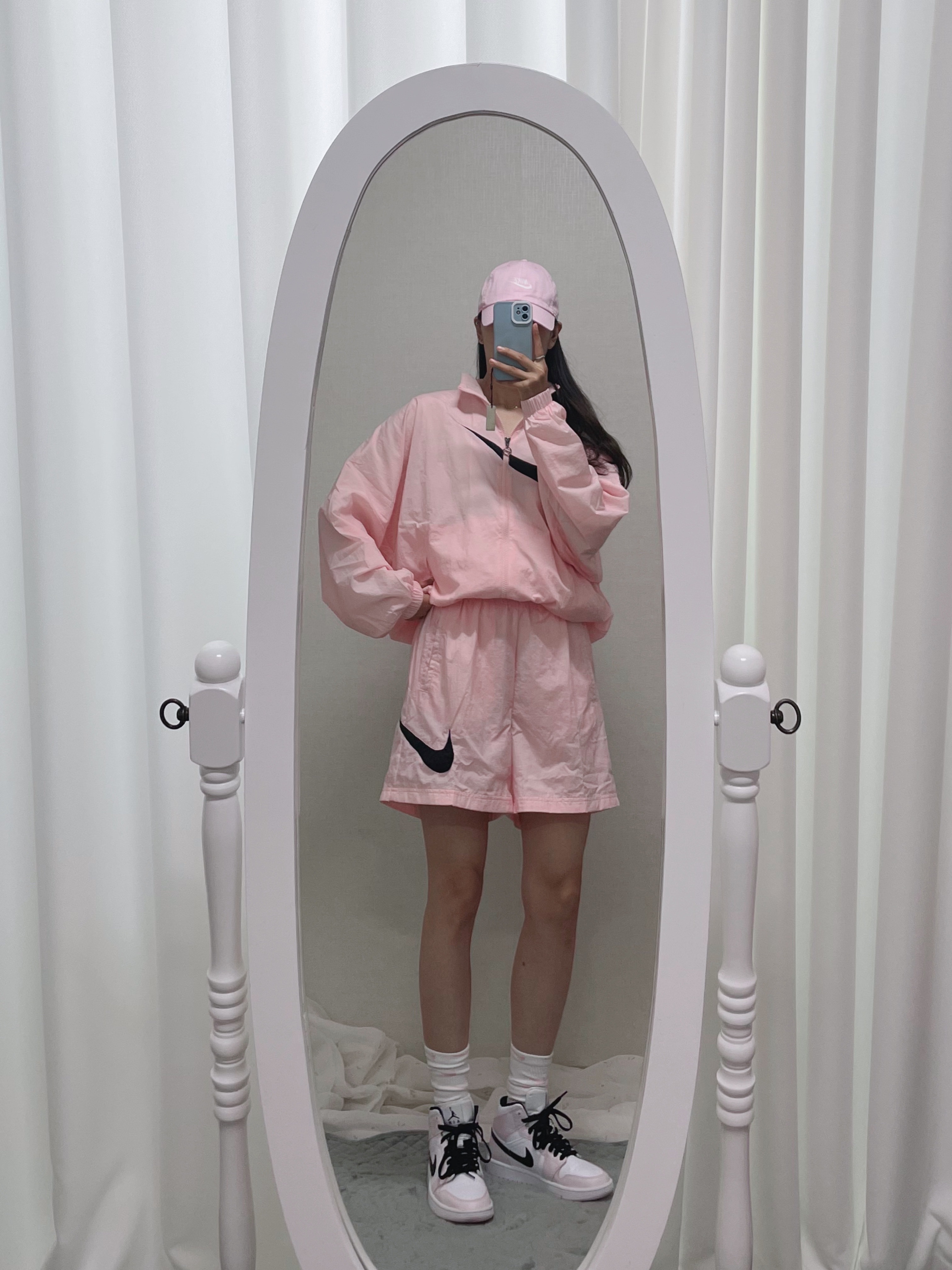 (W) Jordan 1 Mid Barely Rose, (Kids) Nike Everyday Plus Socks Pink White (6 Pack/Korean Ver.) 착용 스타일 - 3