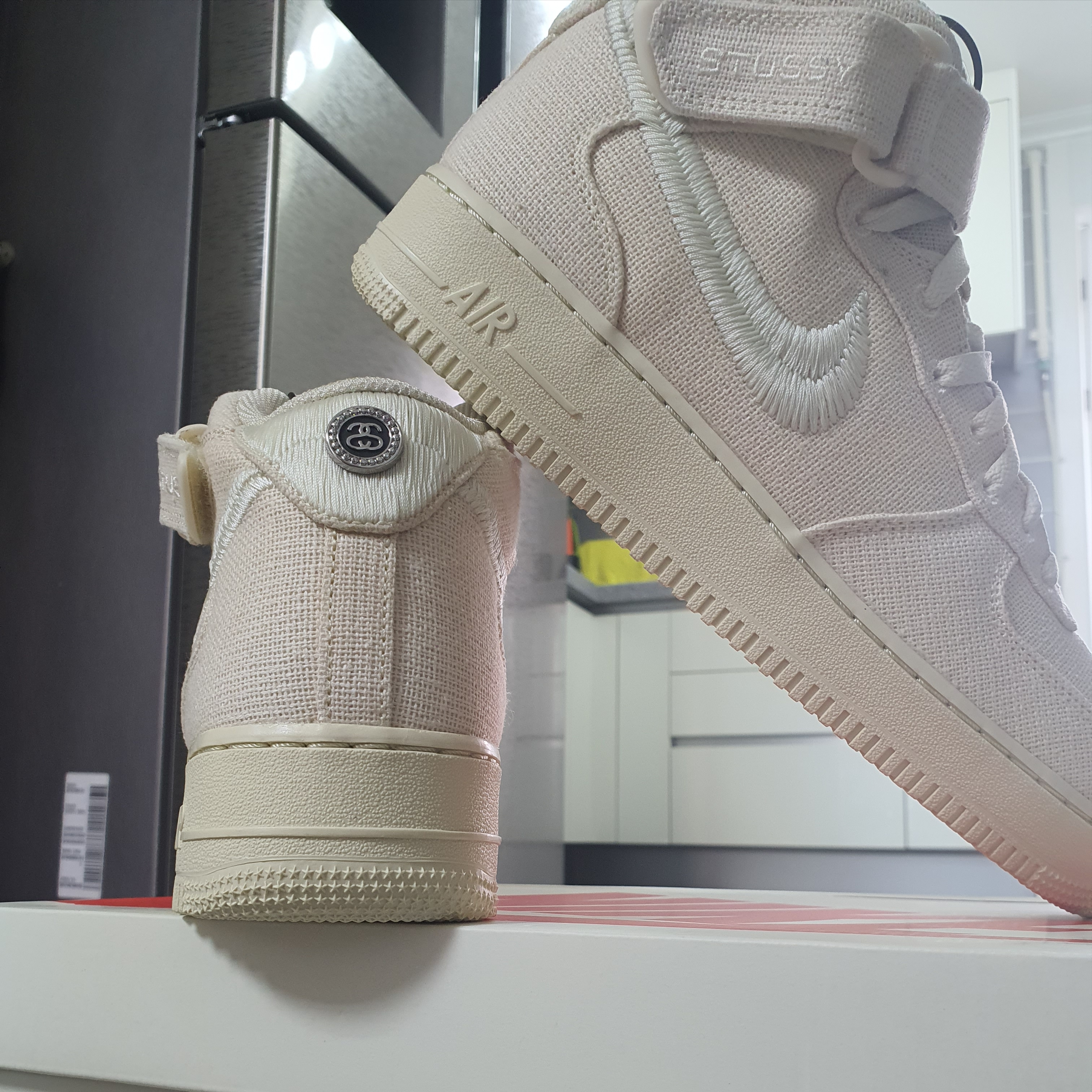 Nike x Stussy Air Force 1 '07 Mid SP Fossil 착용 스타일 - 1