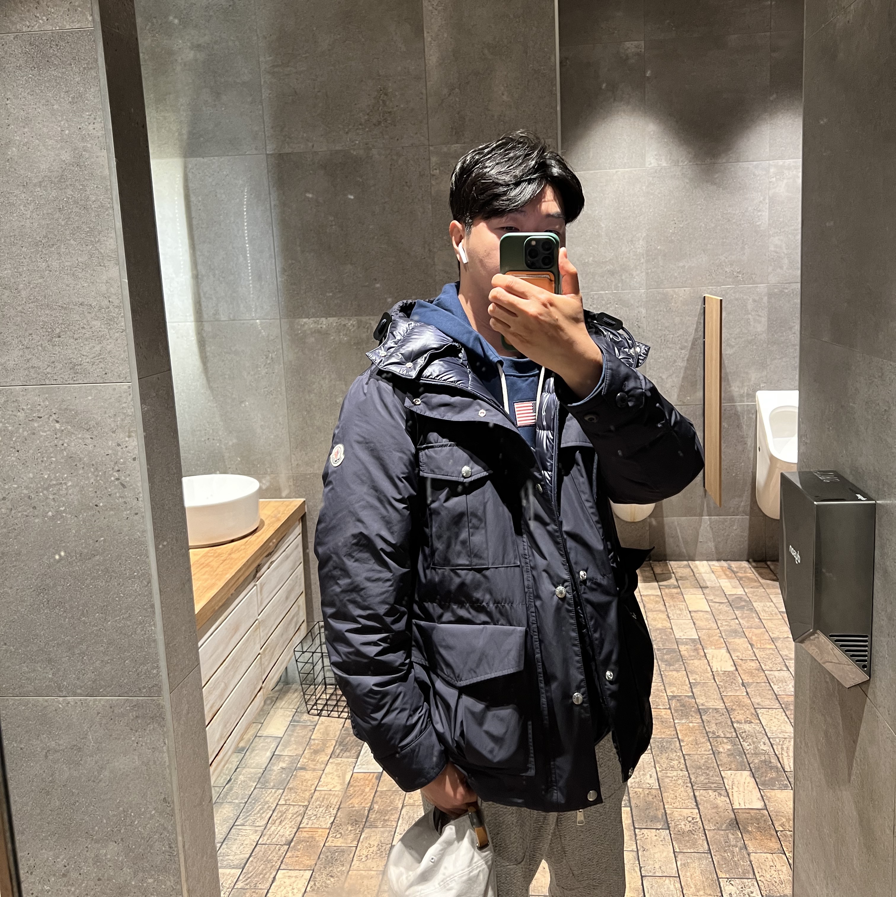 Moncler Isidore Reversible Short Down Jacket Navy Blue - 22SS 착용 스타일