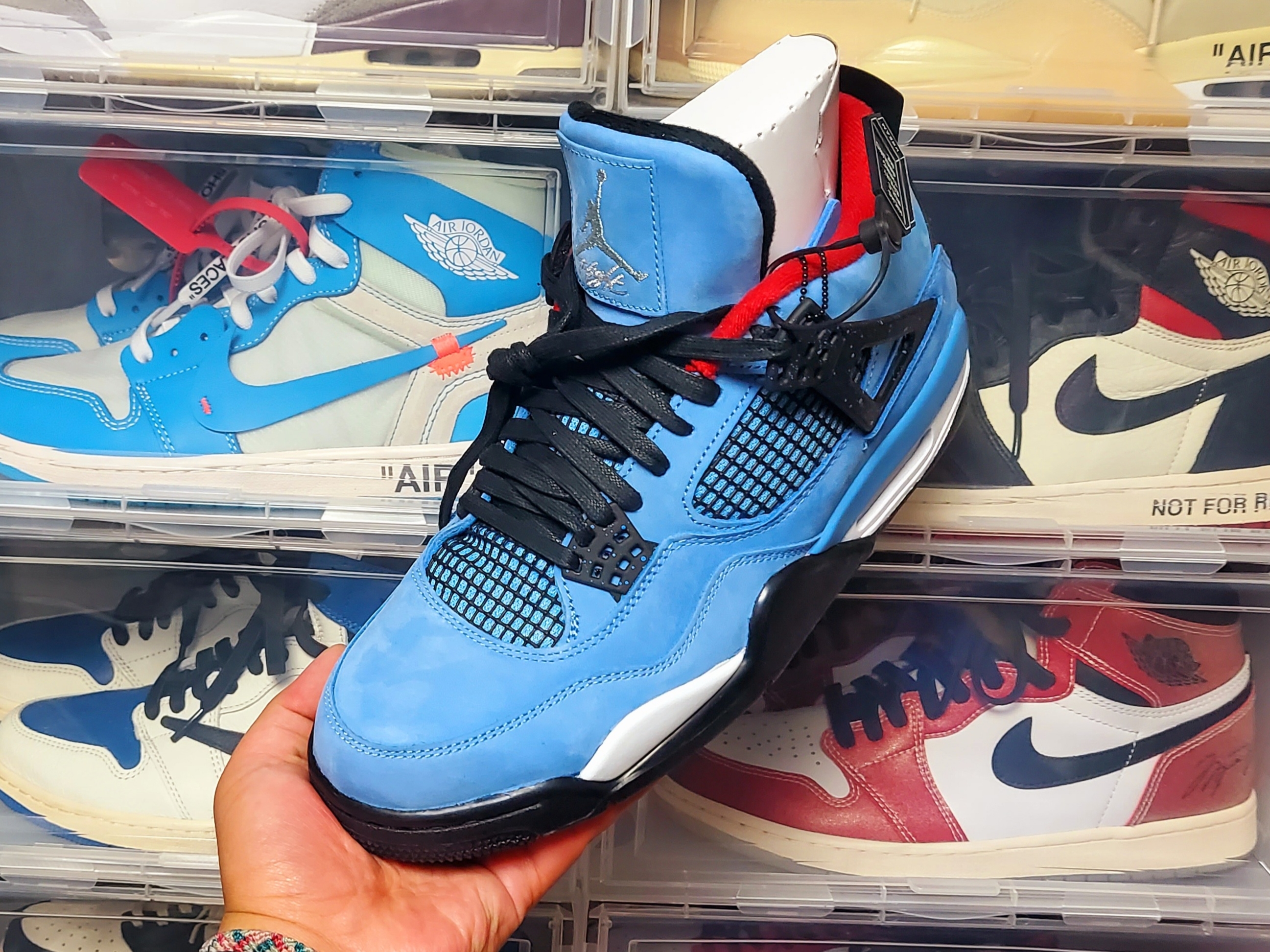 Jordan 4 x Travis Scott Retro Cactus Jack 착용 스타일 - 1
