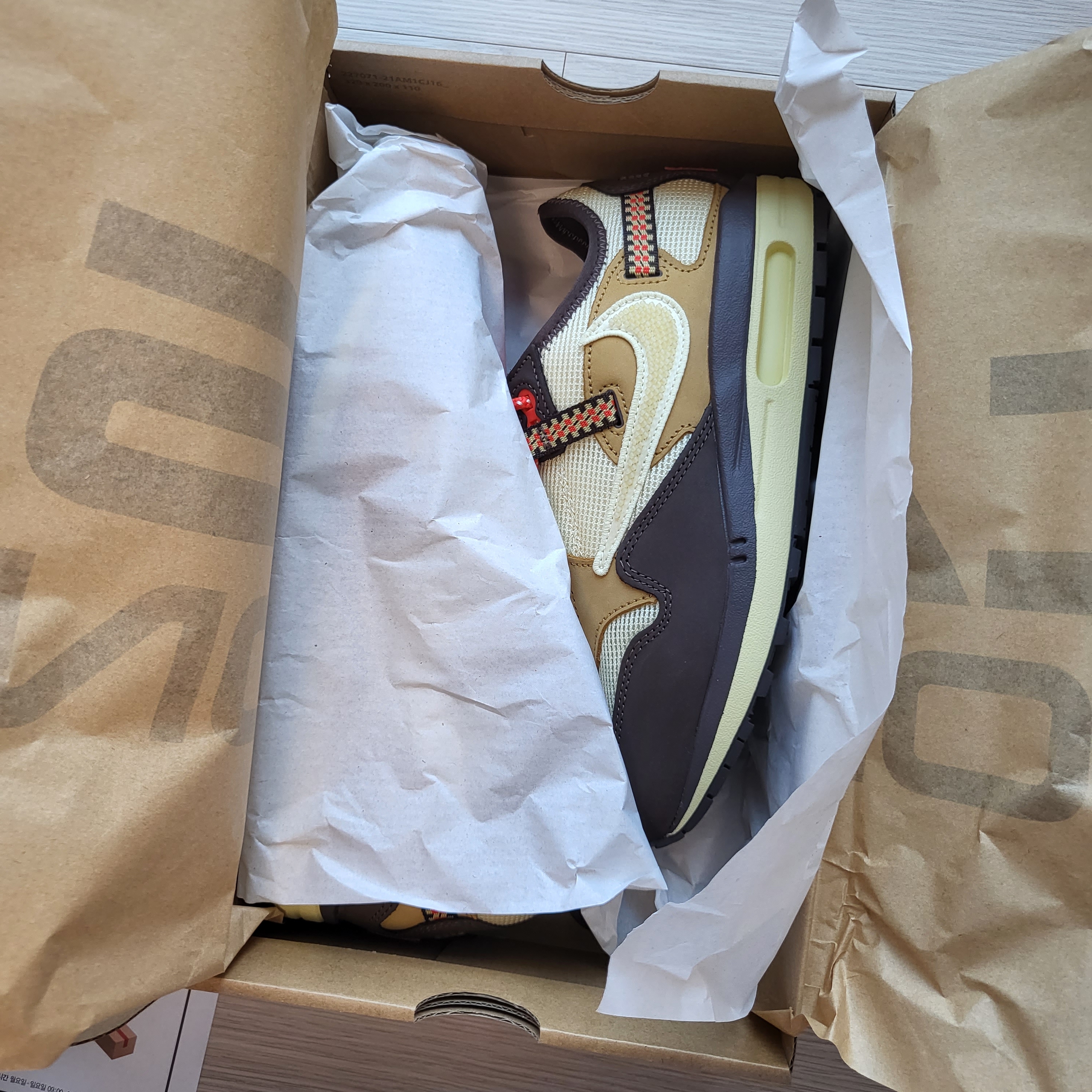 Nike x Travis Scott Air Max 1 Cact.us Brown 착용 스타일