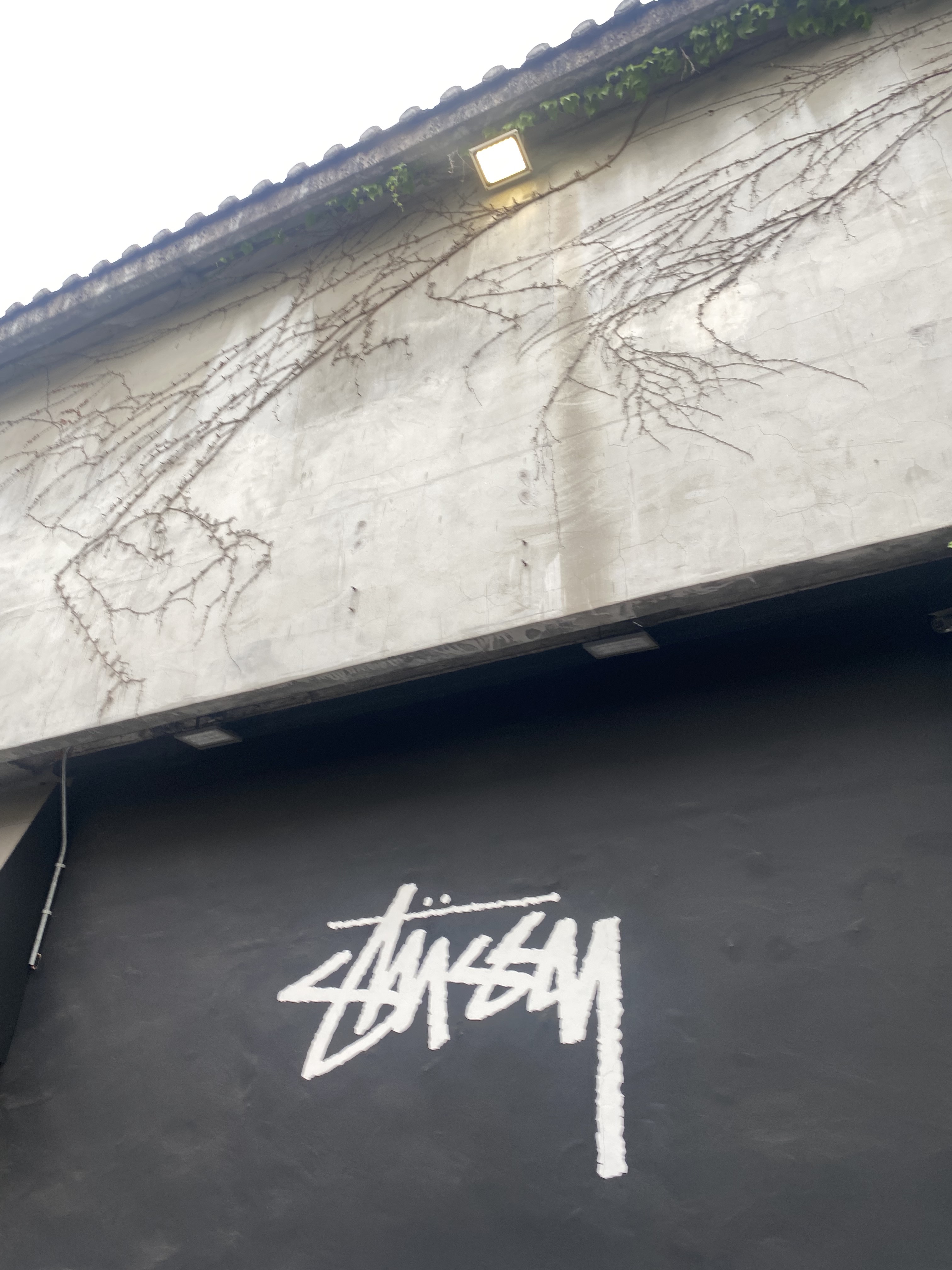 Converse x Stussy Chuck 70 High Black 착용 스타일 - 2
