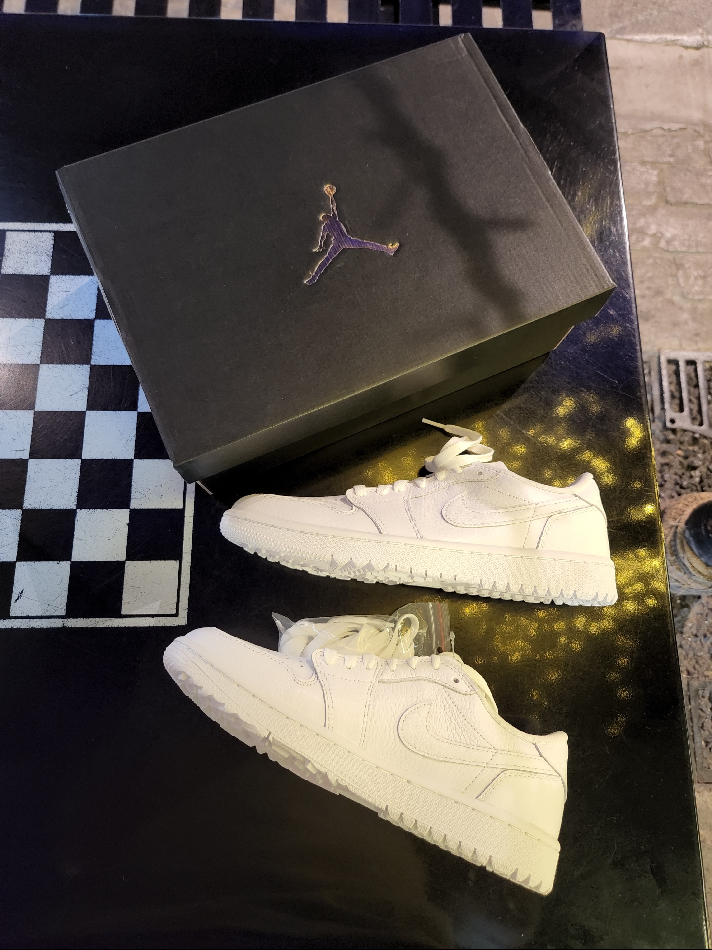 Jordan 1 Low Golf Triple White 착용 스타일 - 3