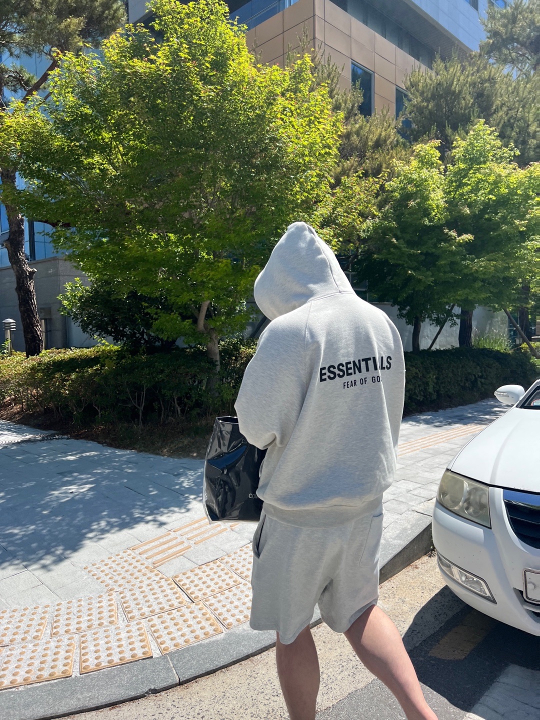 Essentials Pull-Over Hoodie Oatmeal - 21SS, Essentials 1977 Shorts Light Oatmeal - 22SS 착용 스타일 - 2