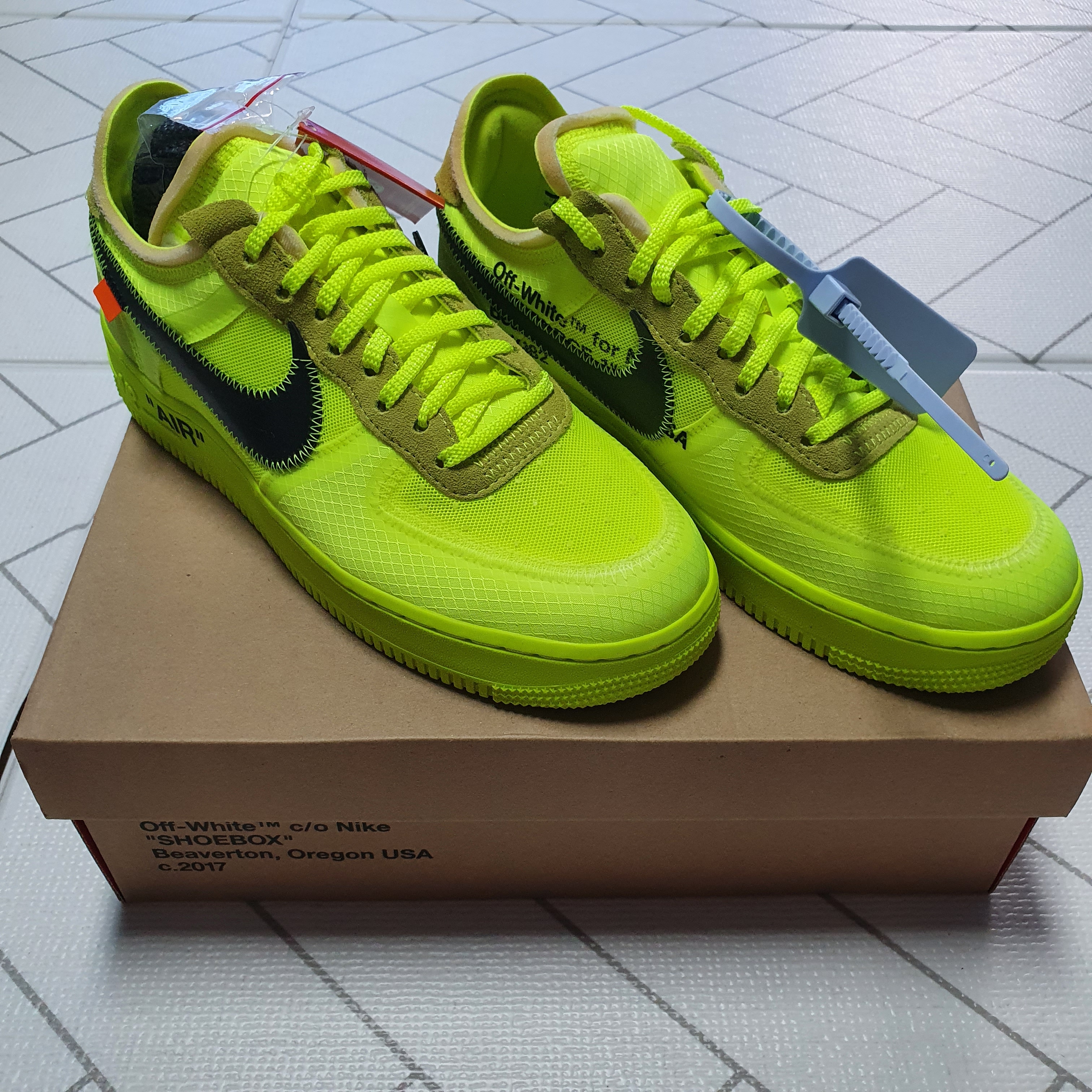 Nike x Off-White Air Force 1 Low Volt 착용 스타일