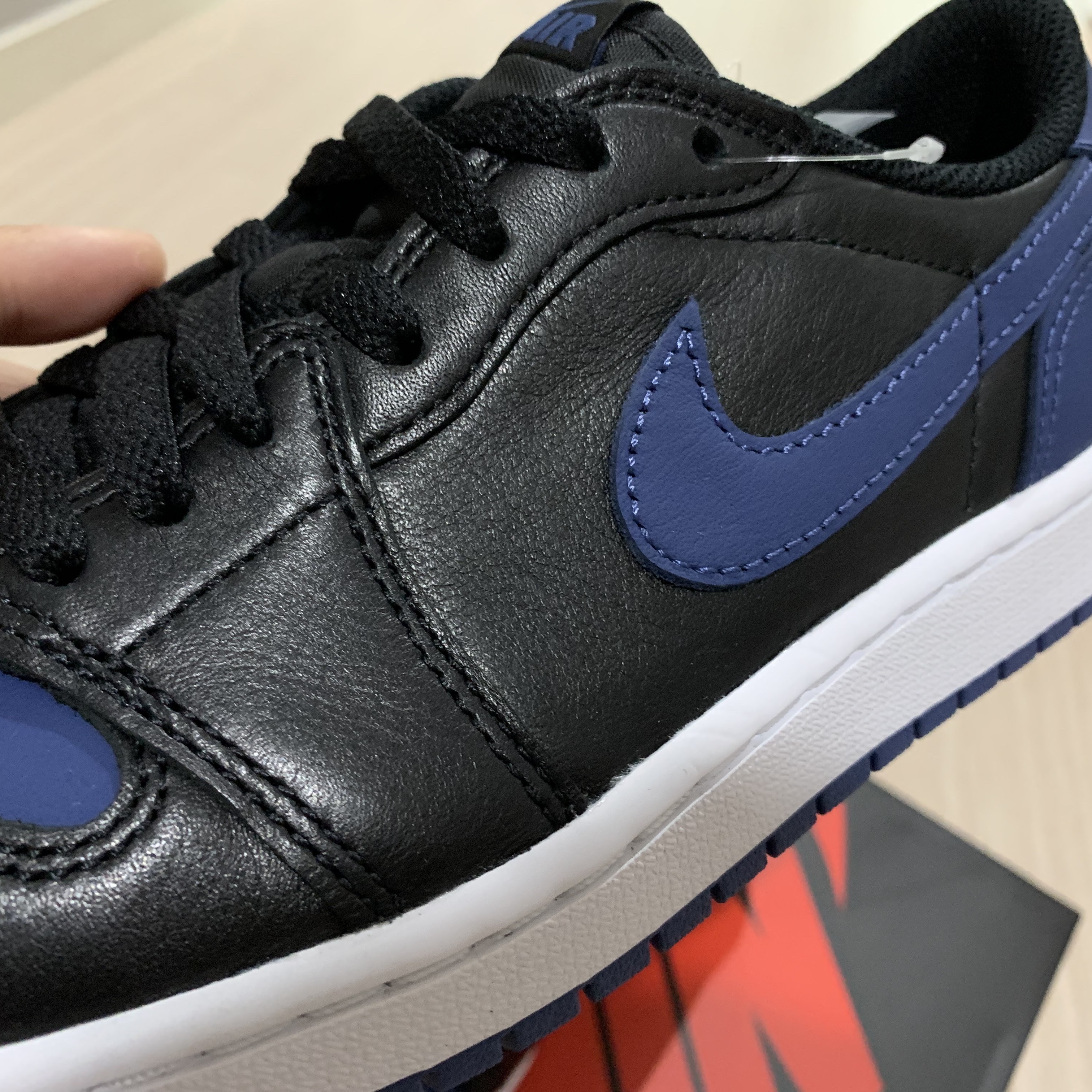 Jordan 1 Retro Low OG Mystic Navy 착용 스타일 - 2
