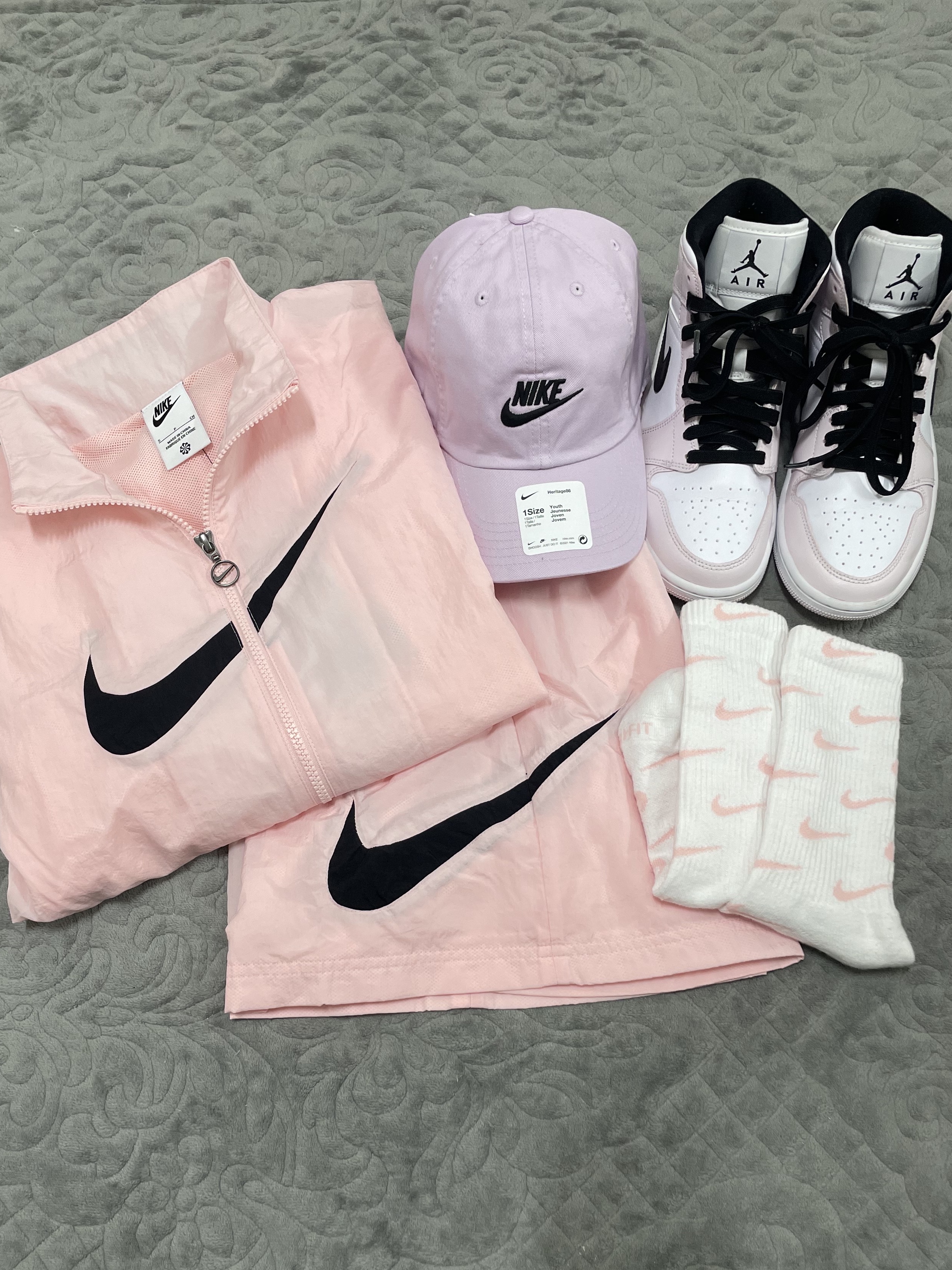 (W) Jordan 1 Mid Barely Rose, (Kids) Nike Everyday Plus Socks Pink White (6 Pack/Korean Ver.) 착용 스타일 - 5