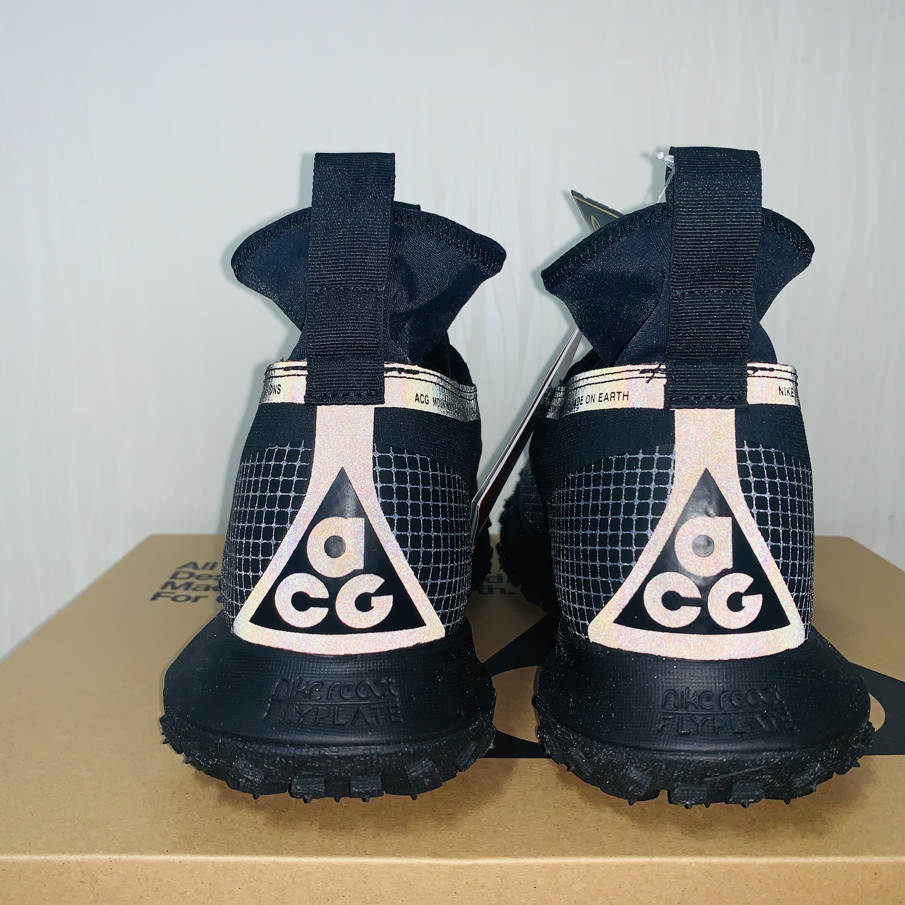 Nike ACG Mountain Fly Gore-Tex Black and Dark Grey, Nike Air Max 97 Neon Seoul 착용 스타일 - 4