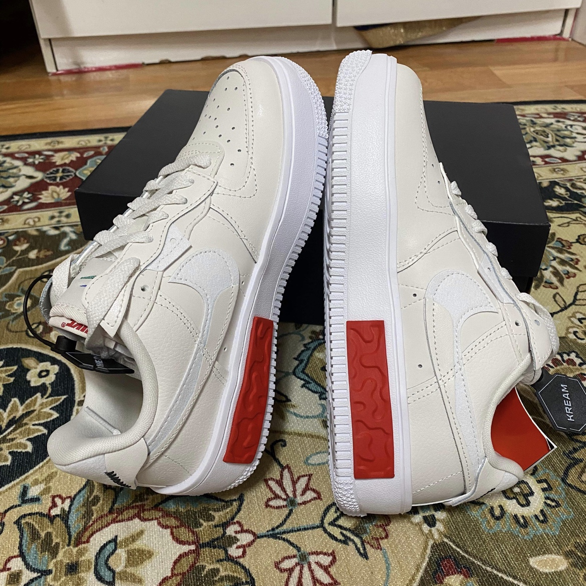 (W) Nike Air Force 1 Fontanka Pearl White, (W) Nike Air Force 1 Fontanka Phantom White 착용 스타일 - 1