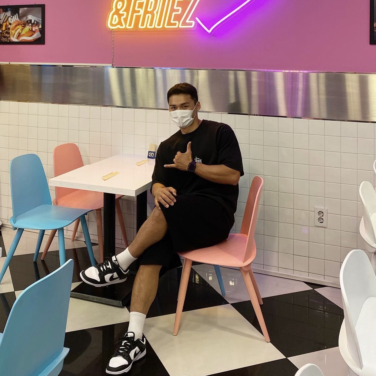 Stussy Life Is A Gamble Pigment Dyed T-Shirt Black, Nike Dunk Low Retro Black 착용 스타일
