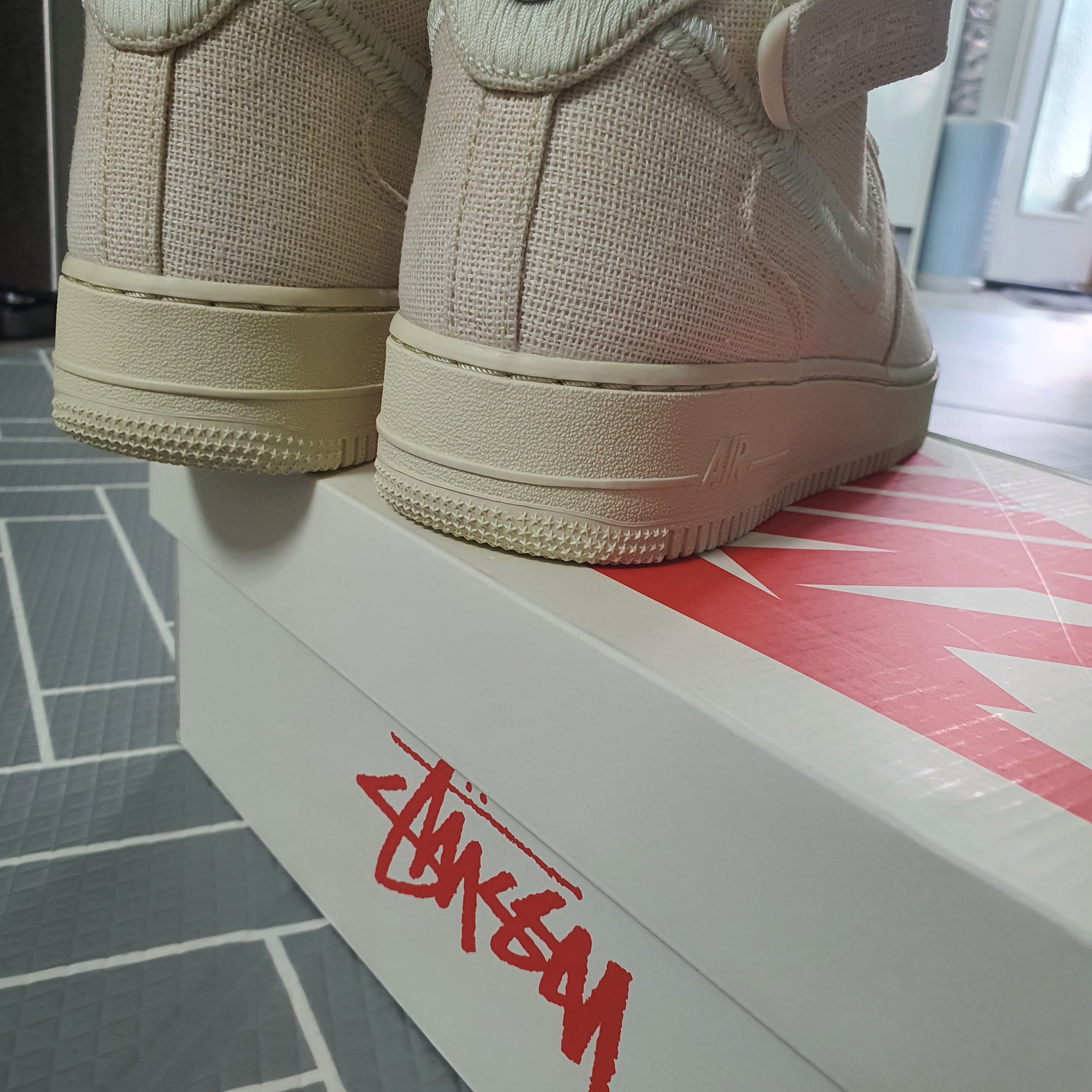 Nike x Stussy Air Force 1 '07 Mid SP Fossil 착용 스타일 - 2