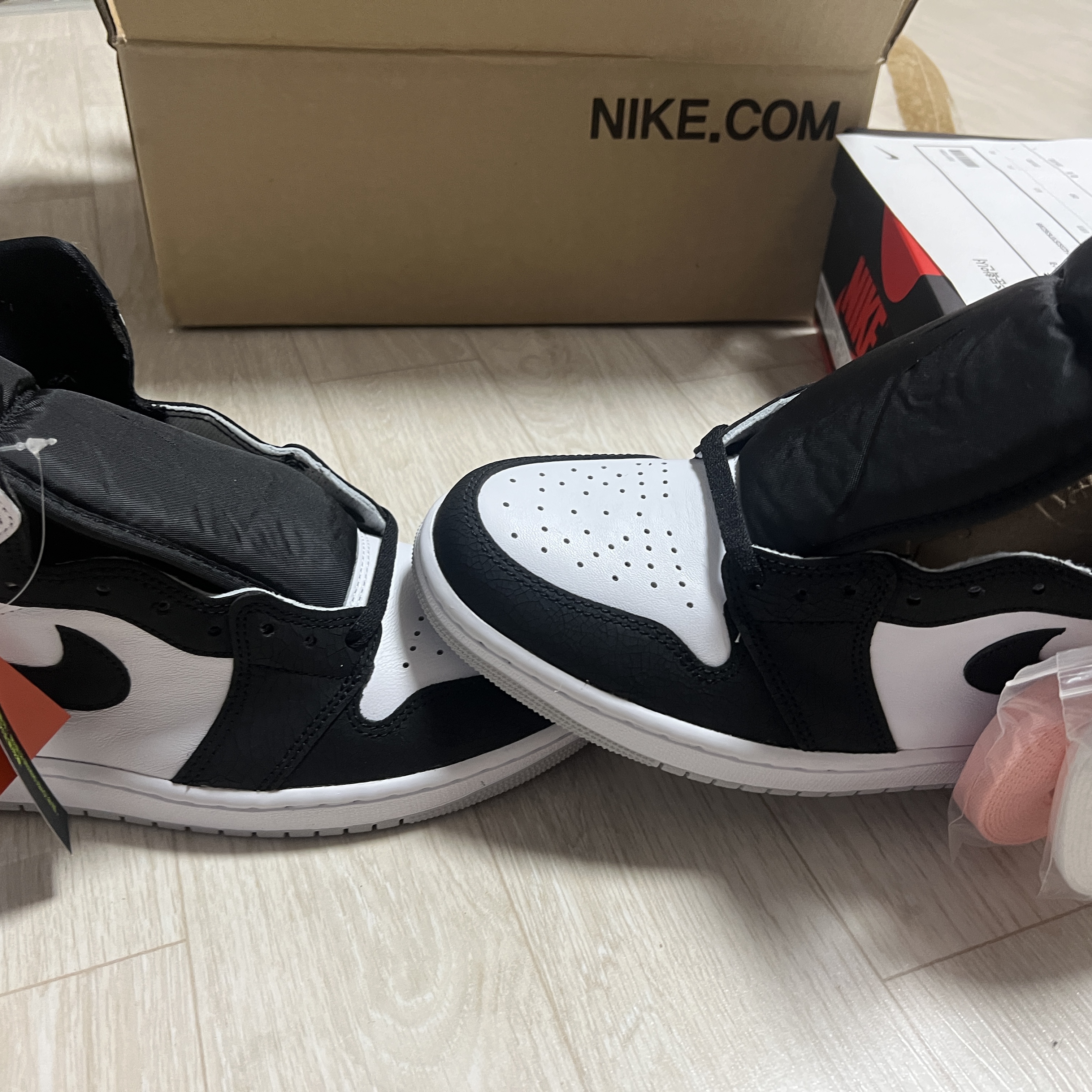 Jordan 1 Retro High OG Bleached Coral, (GS) Jordan 1 Retro High OG Bleached Coral 착용 스타일 - 2