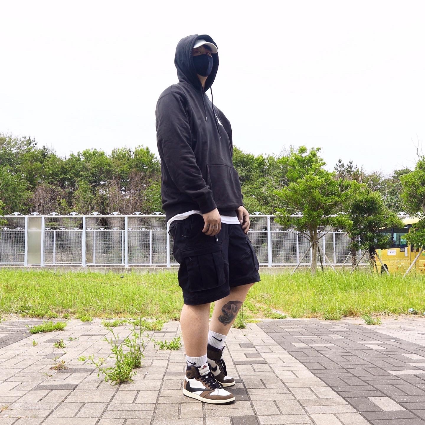 Palace Tri-Mesh Hood Black - 22SS, Nike ACG Smith Summit Cargo Pants Black Summit White - Asia 착용 스타일 - 1