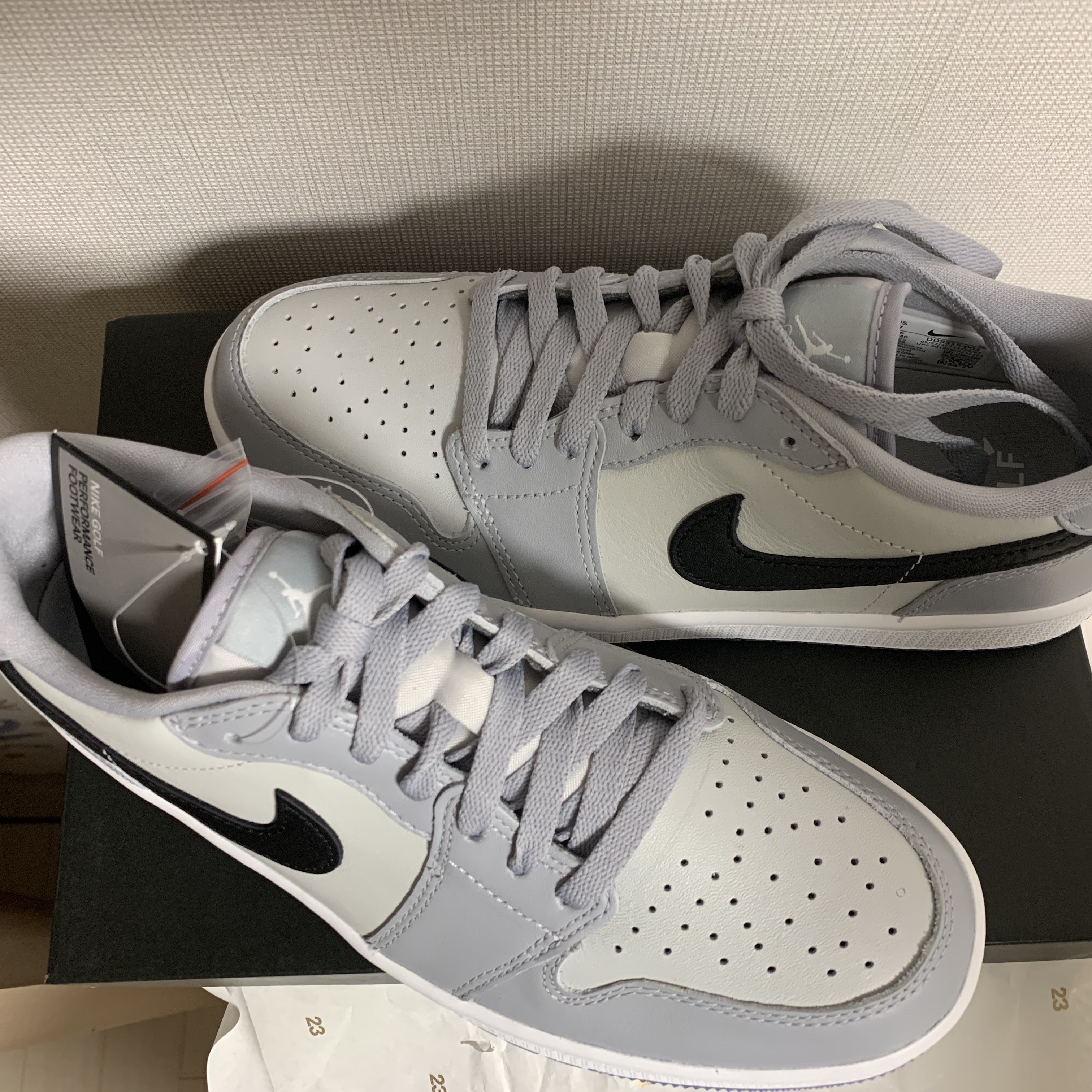 Jordan 1 Low Golf Wolf Grey, Jordan 1 Low Golf White and University Blue 착용 스타일 - 1