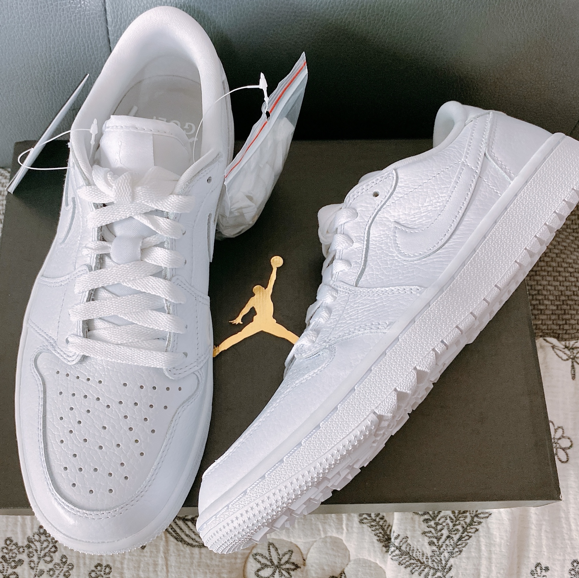 Jordan 1 Low Golf Triple White 착용 스타일 - 1