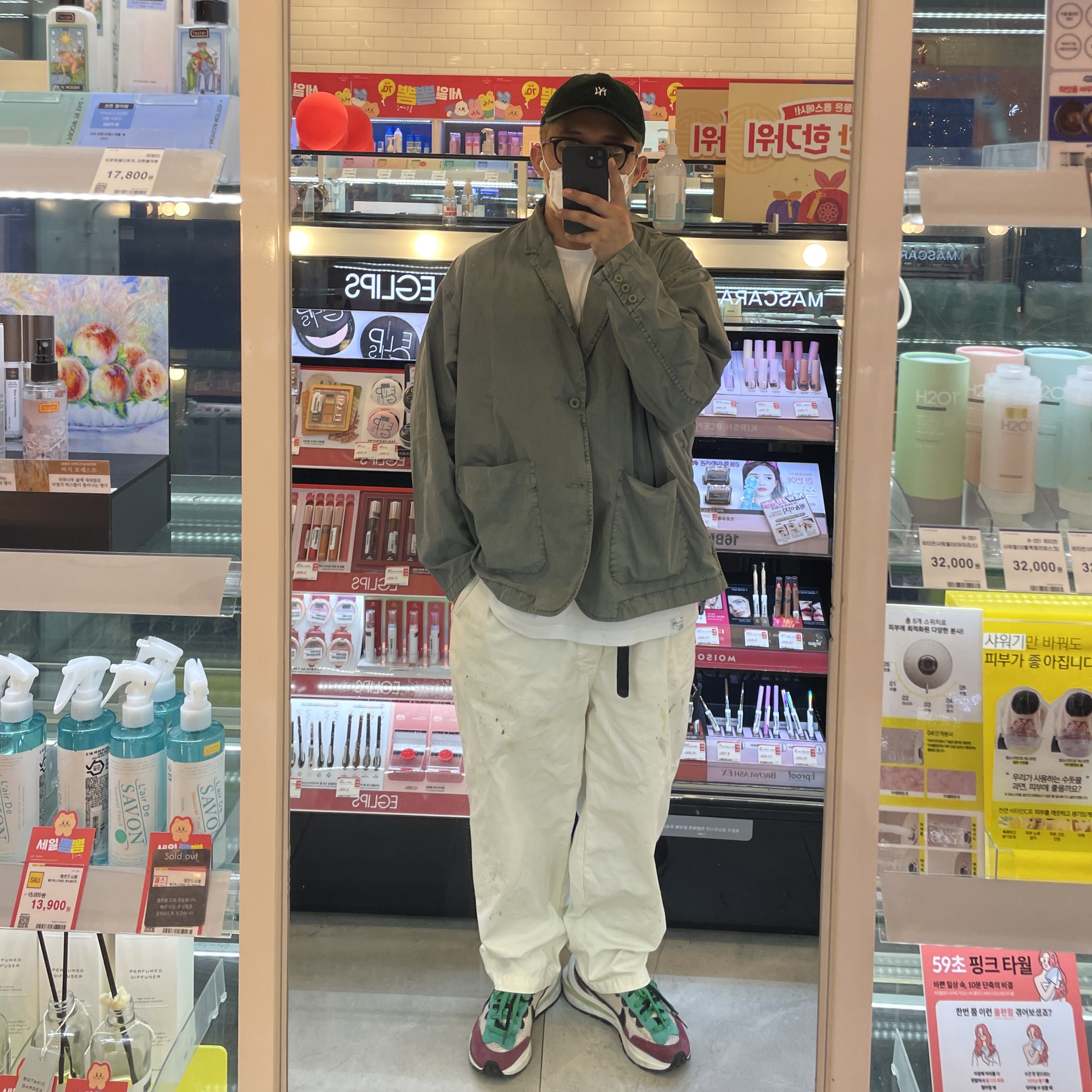 Nike x Sacai VaporWaffle String & Black Villain Red 착용 스타일
