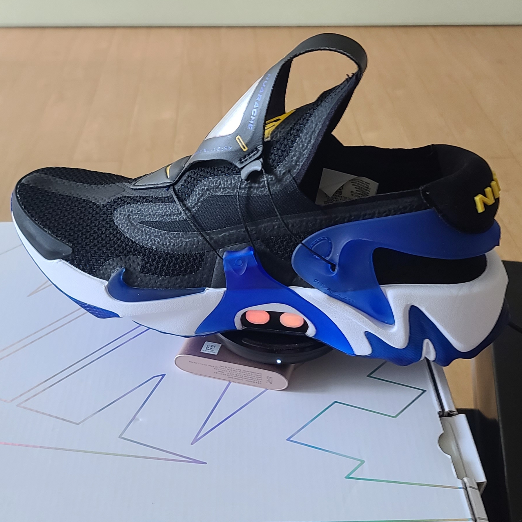 Nike Adapt Huarache Black Racer Blue (KR Charger) 착용 스타일