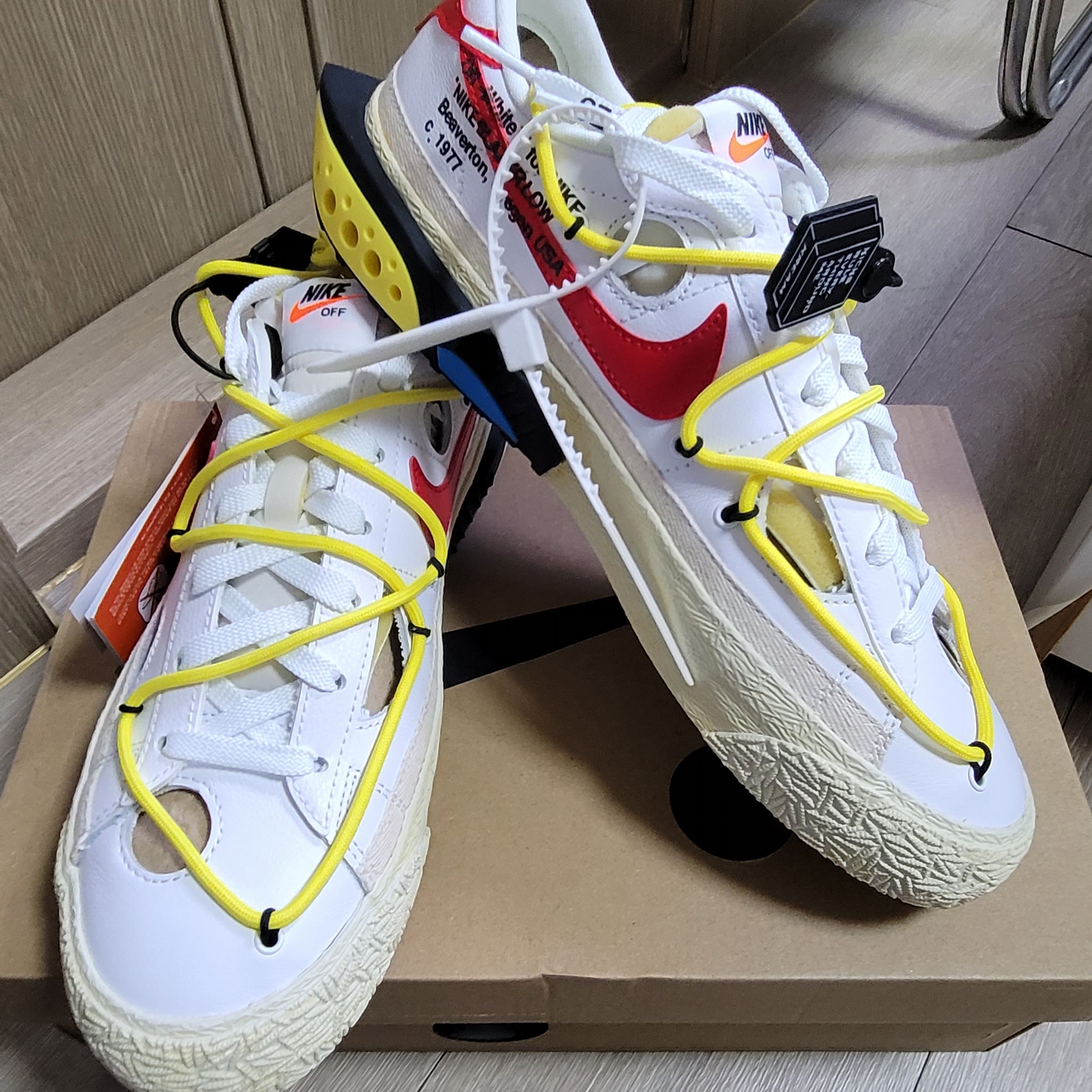 Nike x Off-White Blazer Low '77 White and University Red 착용 스타일
