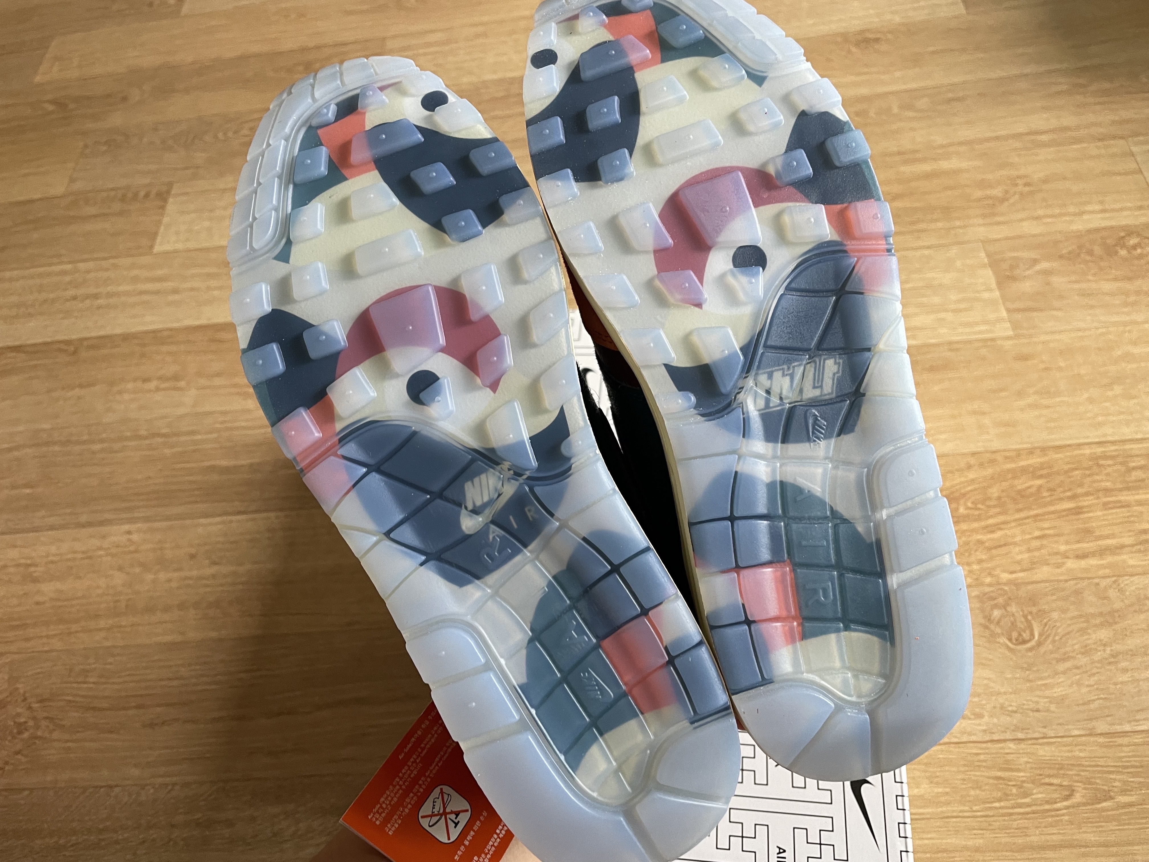Nike x Kasina Air Max 1 SP Won-Ang Orange, Nike x Hello Kitty Air Presto University Blue 착용 스타일 - 3