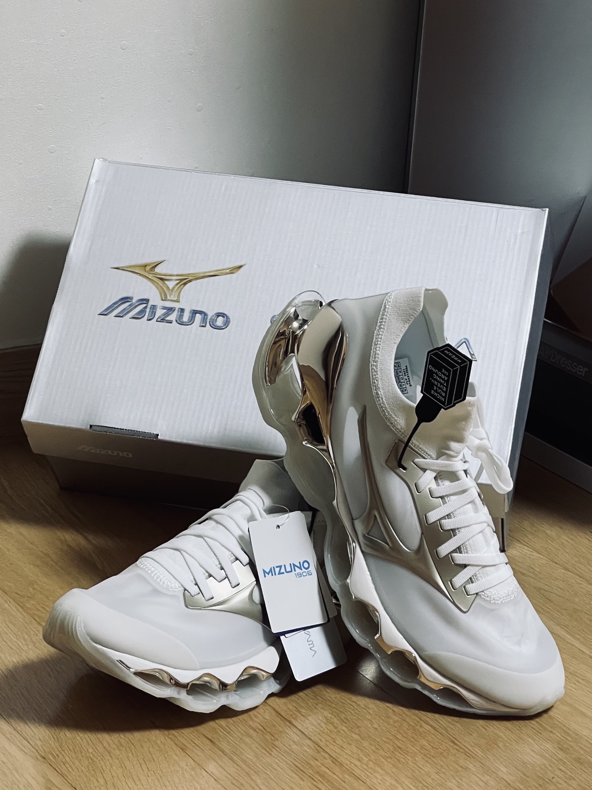 Mizuno x Sorayama Hajime Wave Prophecy Champagne Gold 착용 스타일