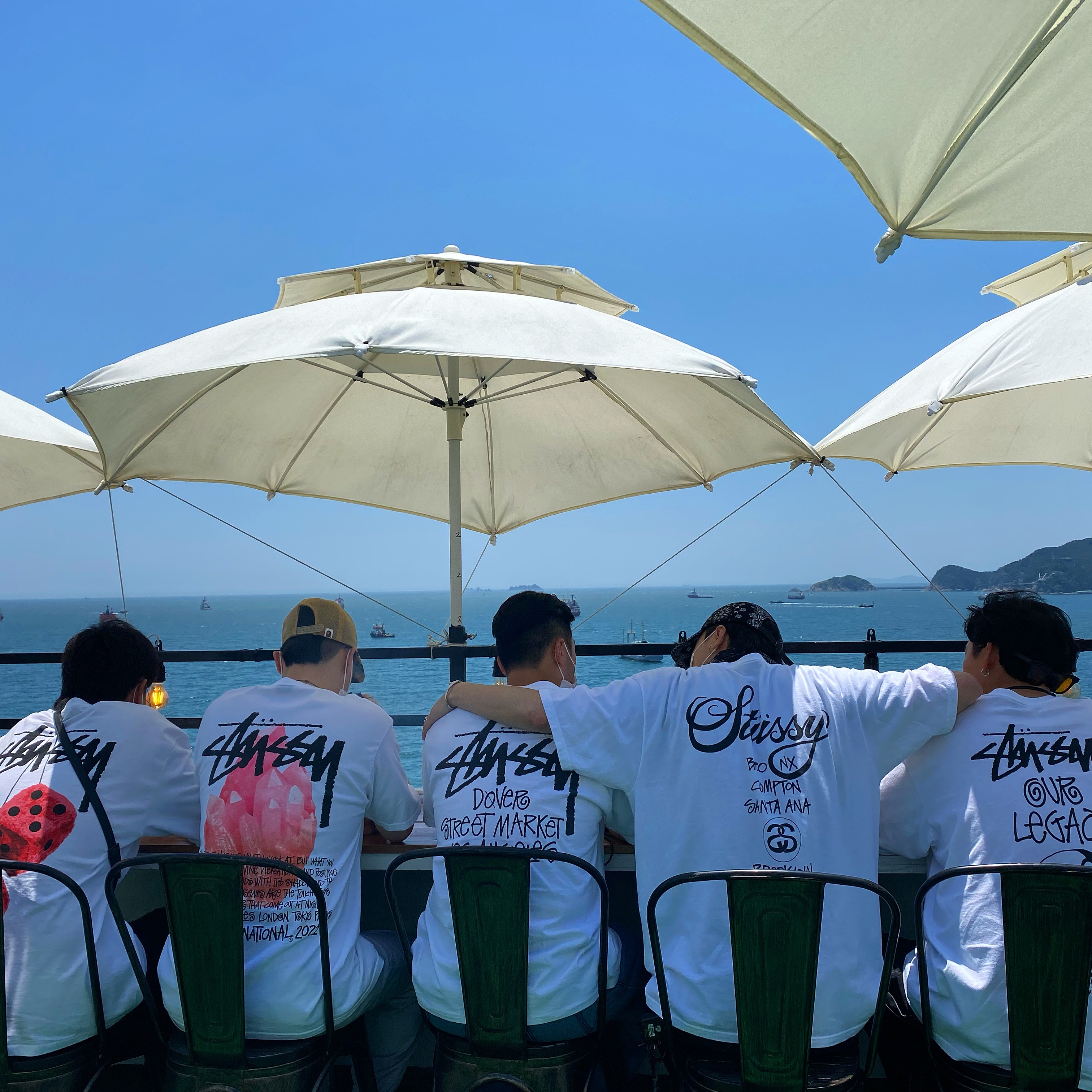 Stussy World Tour T-Shirt White, Stussy x Our Legacy Surfman T-Shirt White - 21SS 착용 스타일 - 1