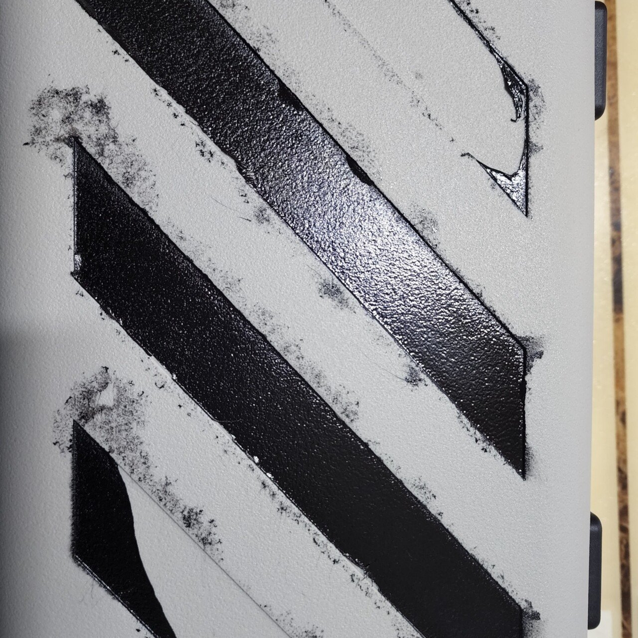 Off-White x Amore Pacific Protection Box (Without Cosmetics) 착용 스타일 - 2