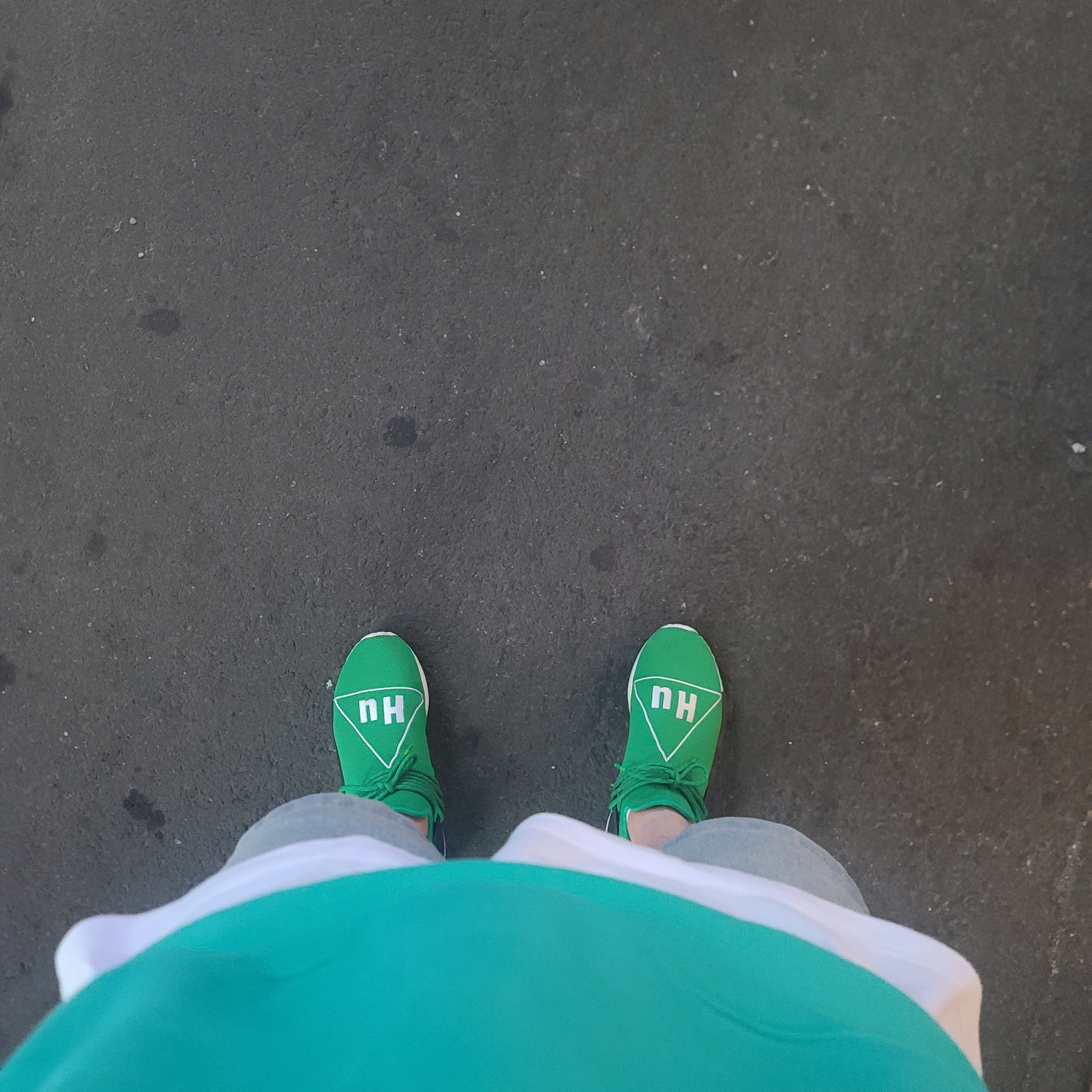 Adidas x Pharrell Williams Hu NMD Green 착용 스타일