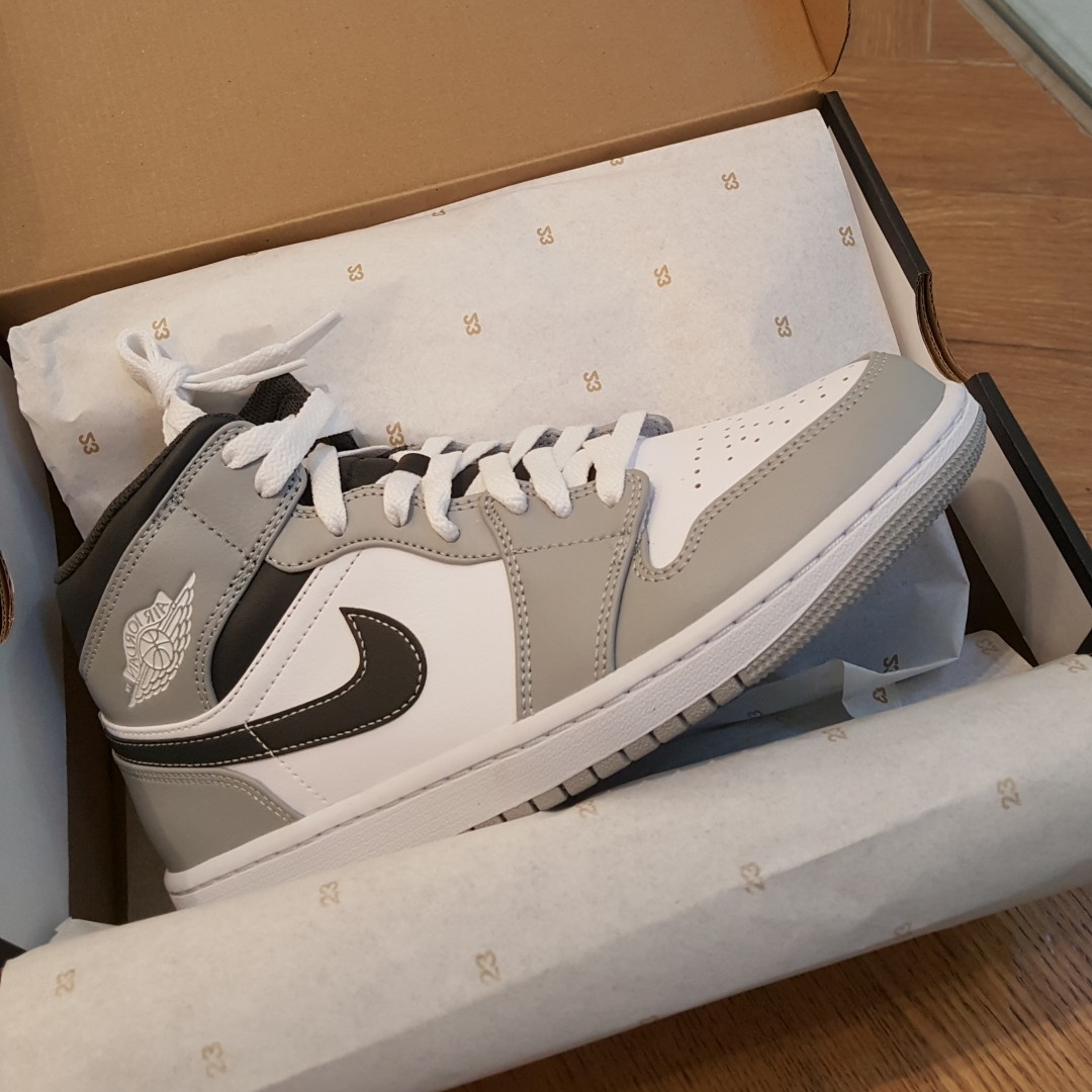 Nike SB Alleyoop Black White, Jordan 1 Mid Light Smoke Grey Anthracite 착용 스타일 - 5
