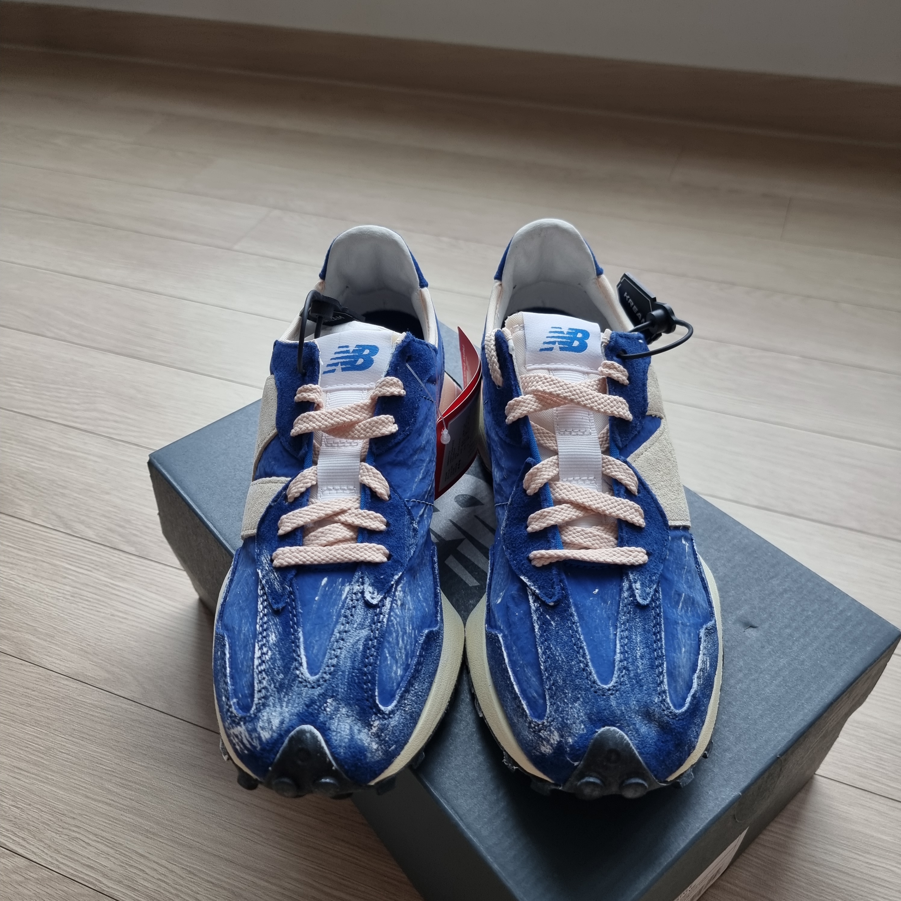 New Balance 327 Vintage Luxe Blue 착용 스타일 - 4