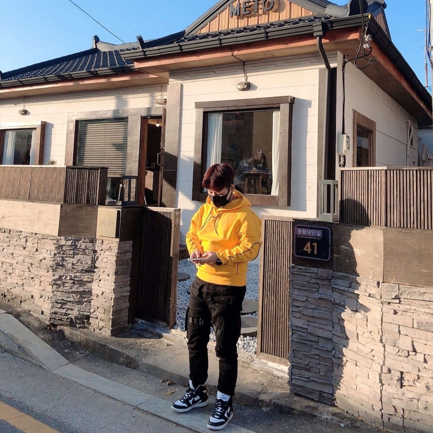 Nike x Ambush Dunk High Black, Nike x Drake Nocta Essential Hoodie University Gold - Asia 착용 스타일