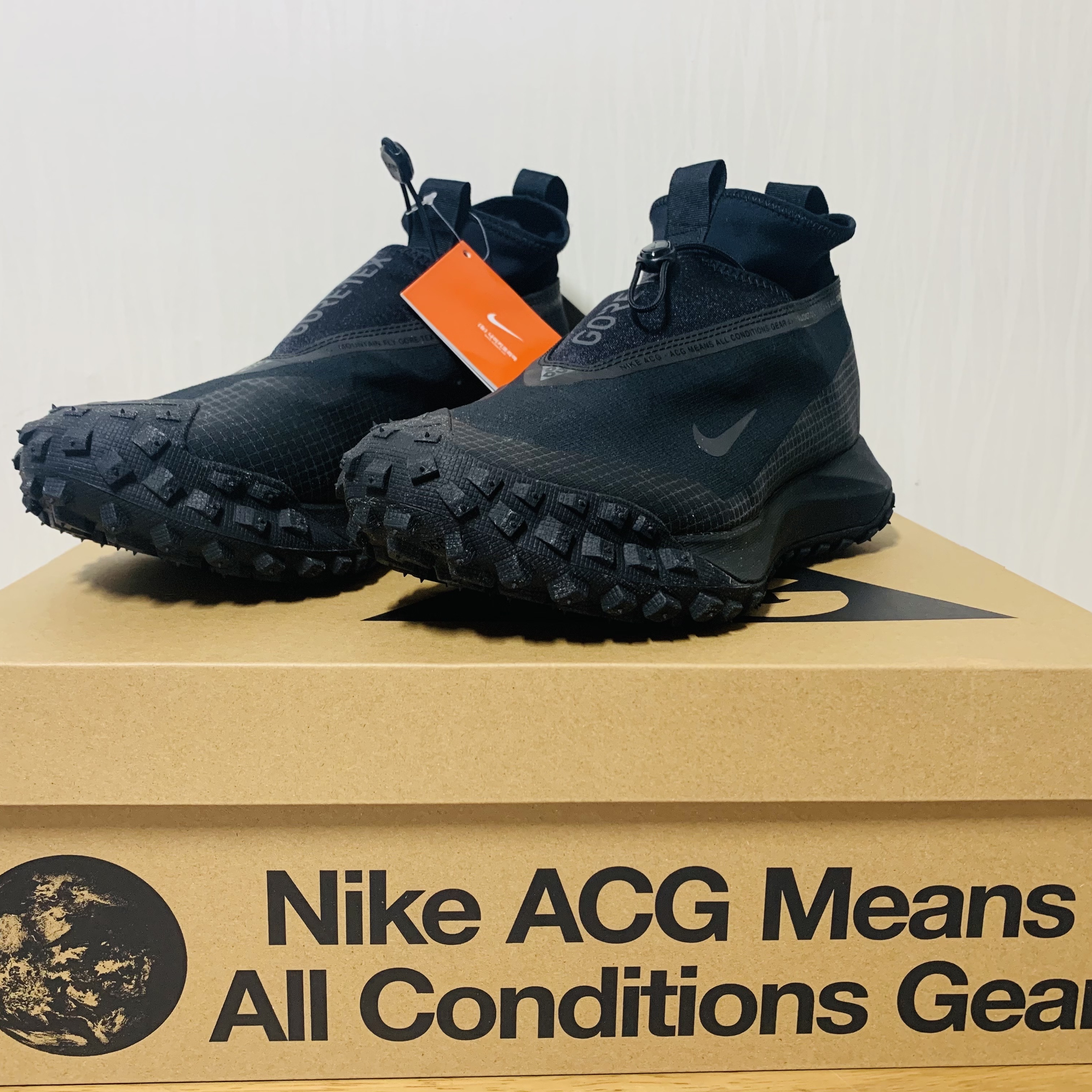 Nike ACG Mountain Fly Gore-Tex Black and Dark Grey, Nike Air Max 97 Neon Seoul 착용 스타일 - 2