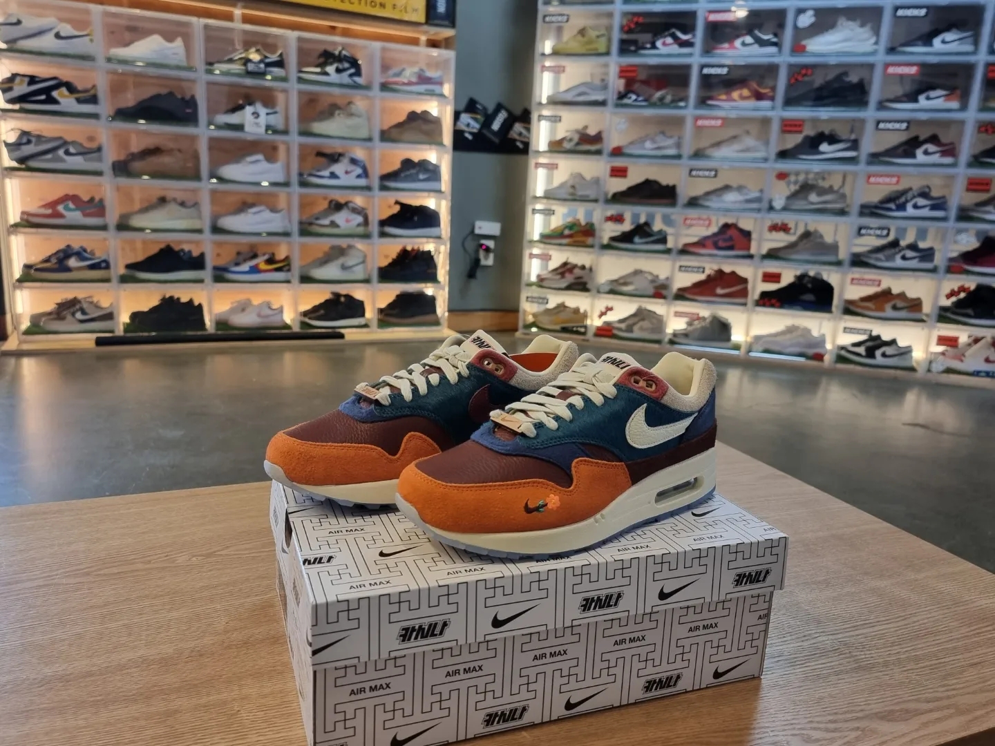 Nike x Kasina Air Max 1 SP Won-Ang Orange 착용 스타일 - 1