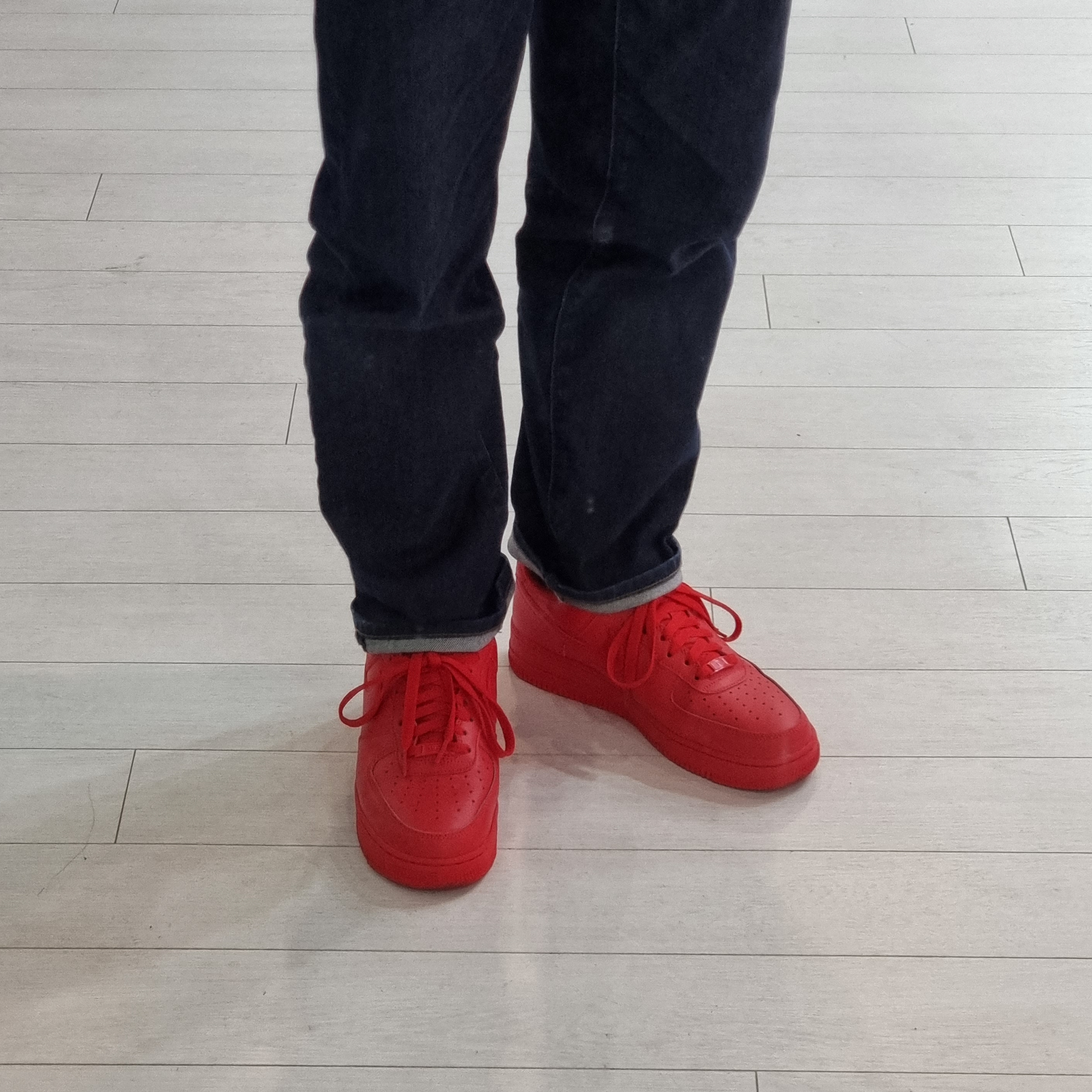 Nike Air Force 1 '07 LV8 Low 1 Triple Red 착용 스타일