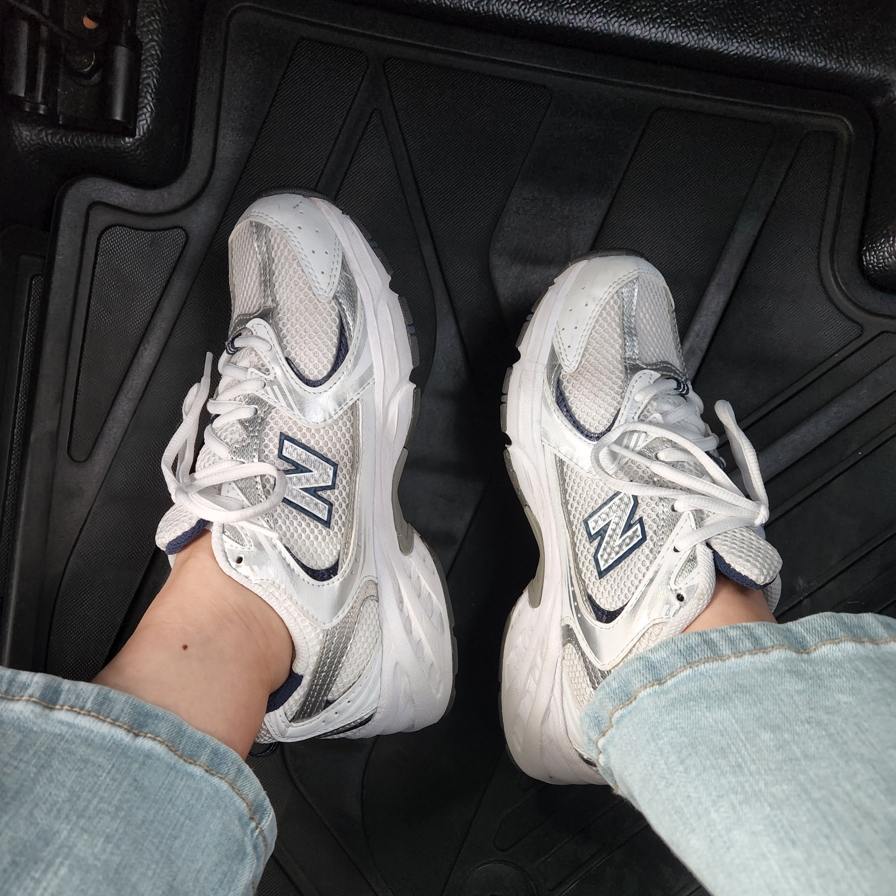 New Balance 530 White 착용 스타일 - 2