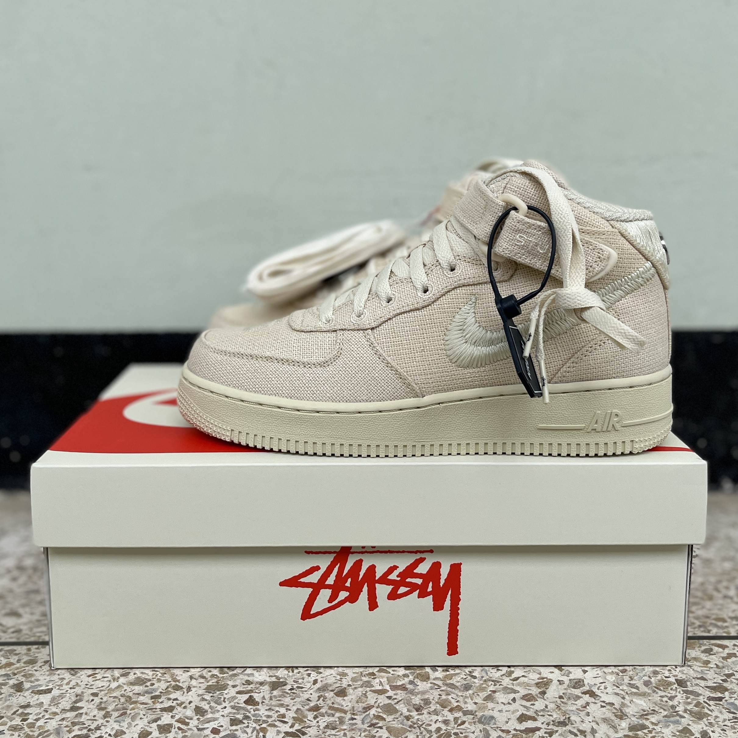 Nike x Stussy Air Force 1 '07 Mid SP Fossil 착용 스타일 - 2