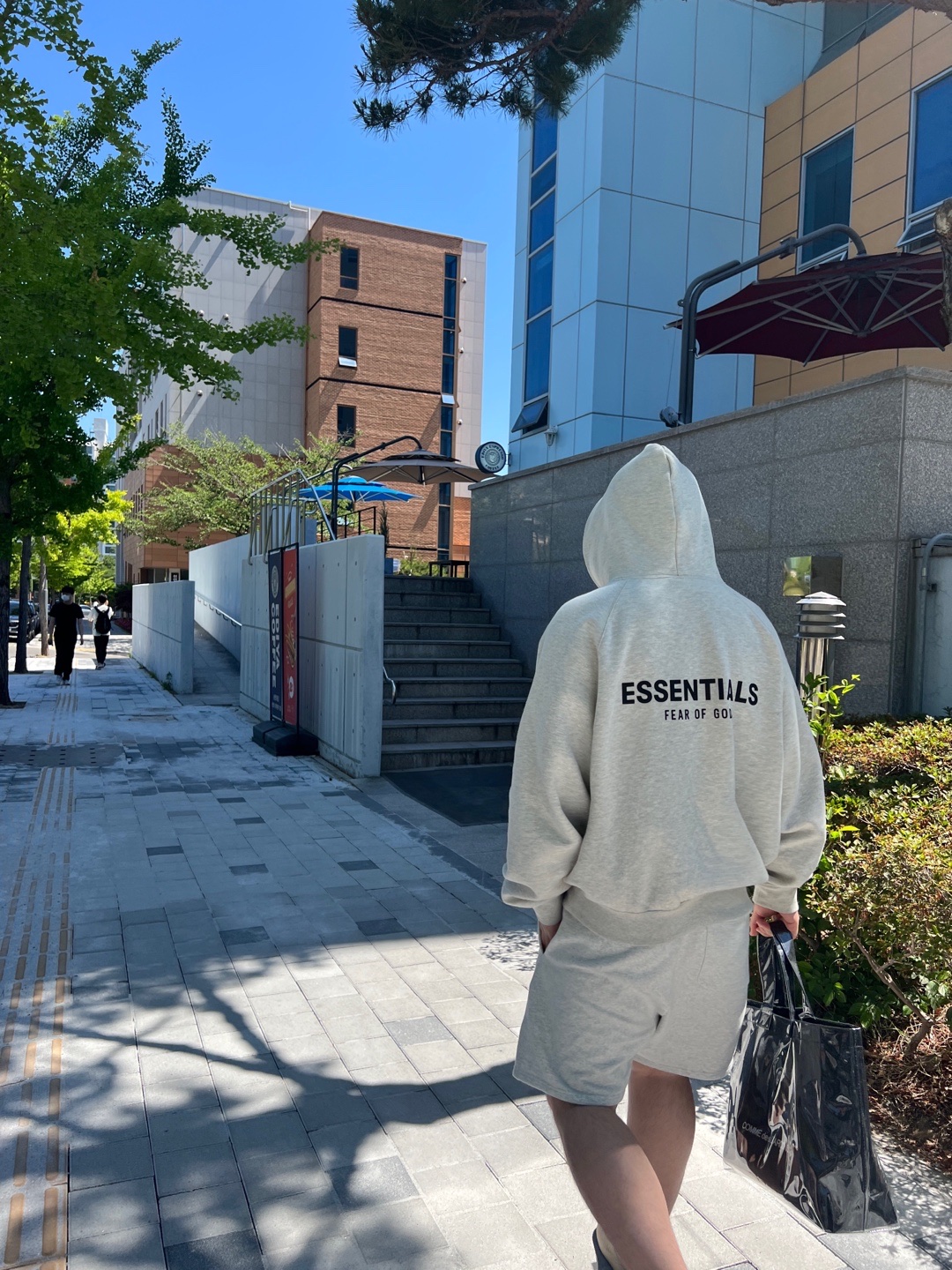 Essentials Pull-Over Hoodie Oatmeal - 21SS, Essentials 1977 Shorts Light Oatmeal - 22SS 착용 스타일 - 1