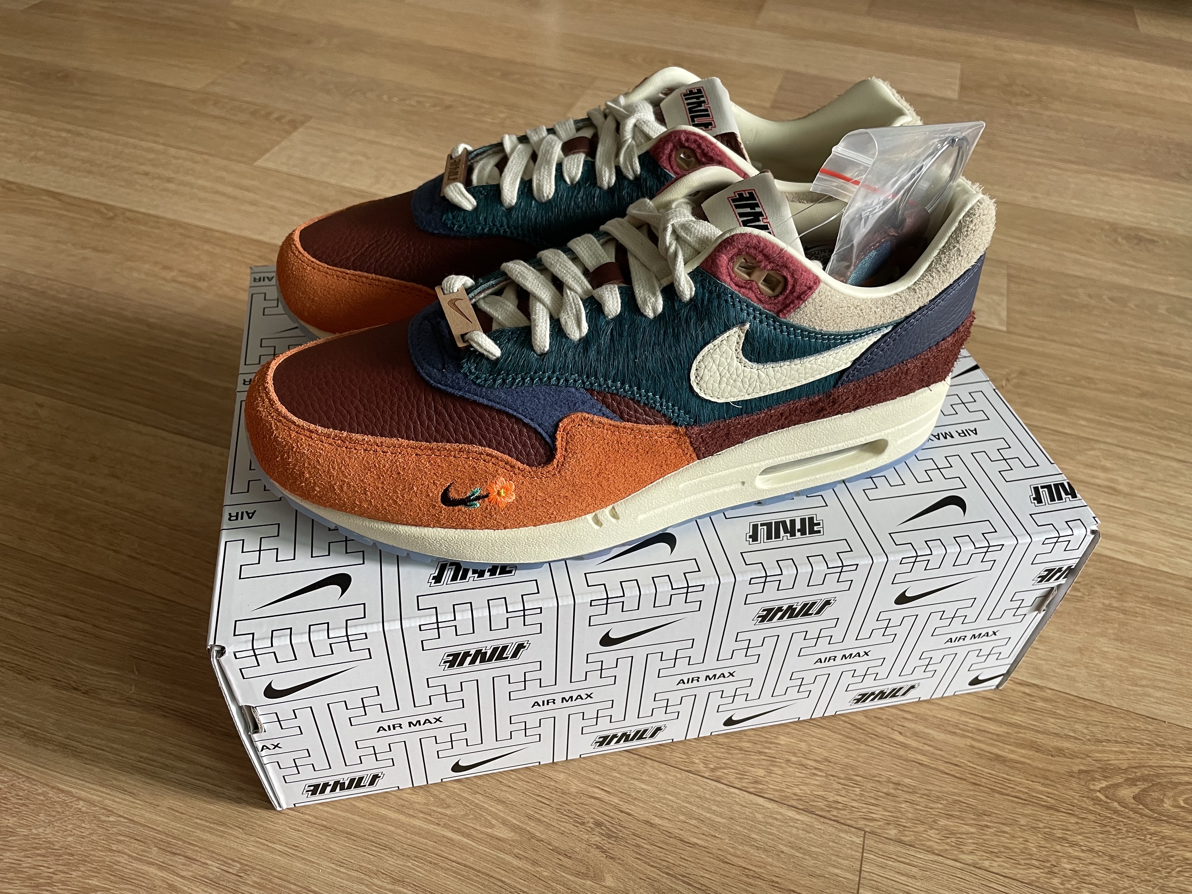 Nike x Kasina Air Max 1 SP Won-Ang Orange, Nike x Hello Kitty Air Presto University Blue 착용 스타일 - 1