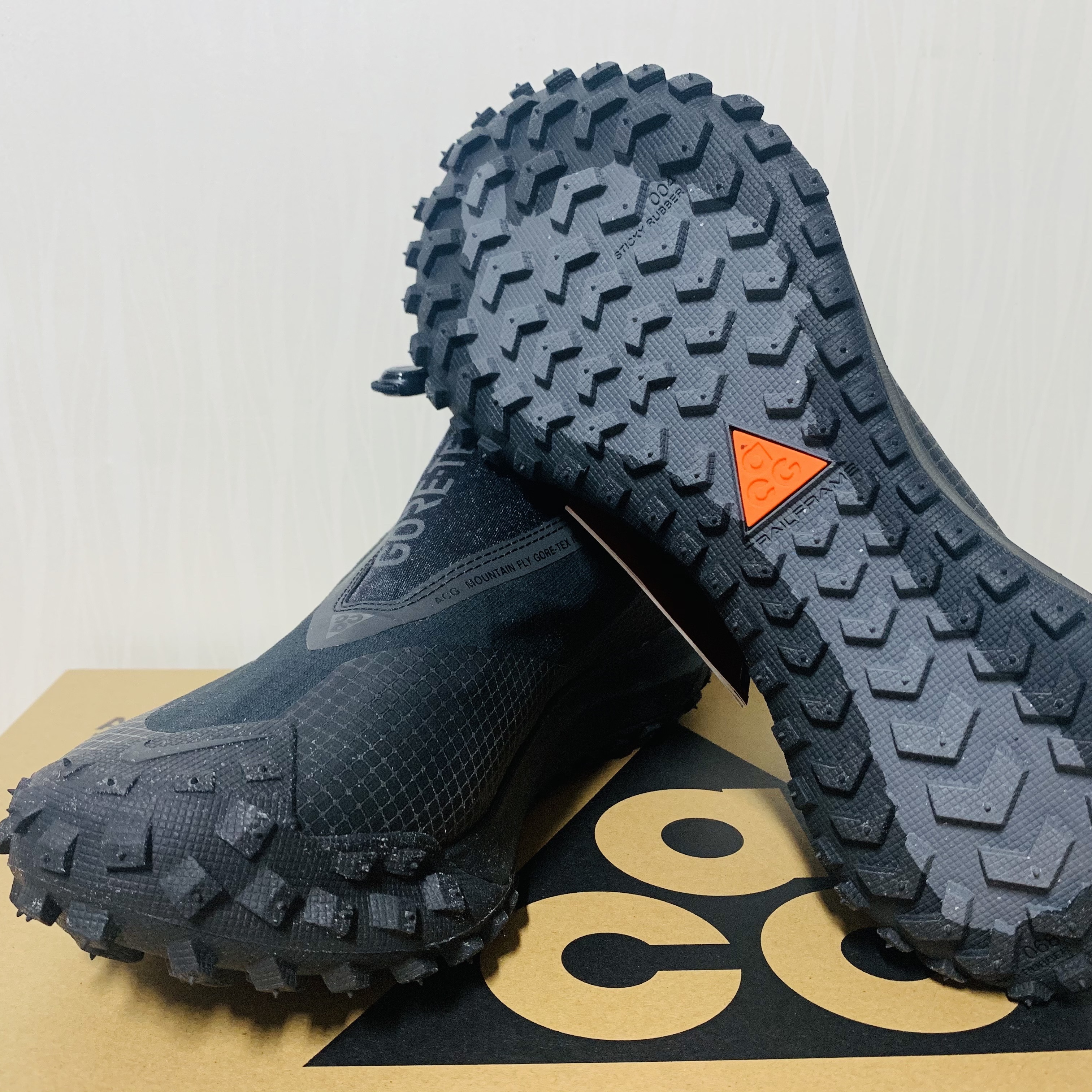 Nike ACG Mountain Fly Gore-Tex Black and Dark Grey, Nike Air Max 97 Neon Seoul 착용 스타일 - 3