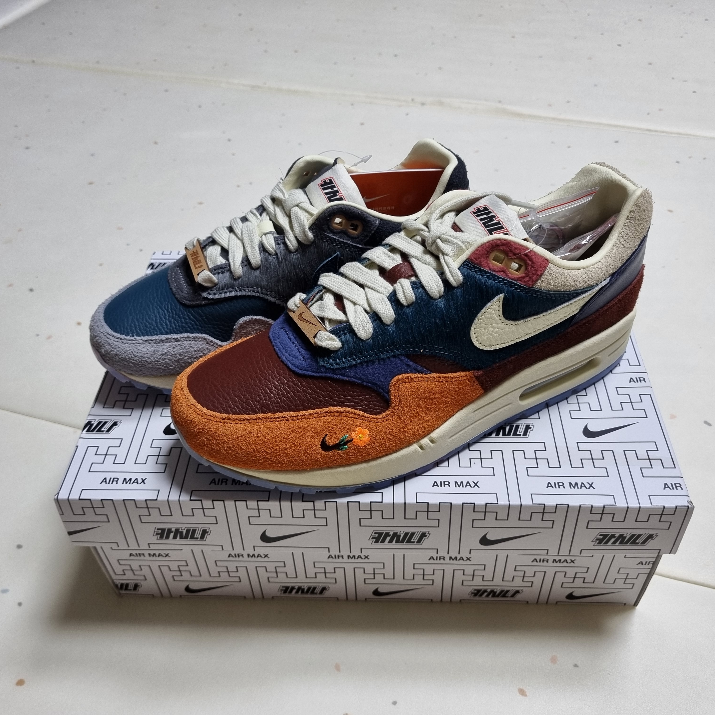 Nike x Kasina Air Max 1 SP Won-Ang Orange, Nike x Kasina Air Max 1 SP Won-Ang Particle Grey 착용 스타일 - 3