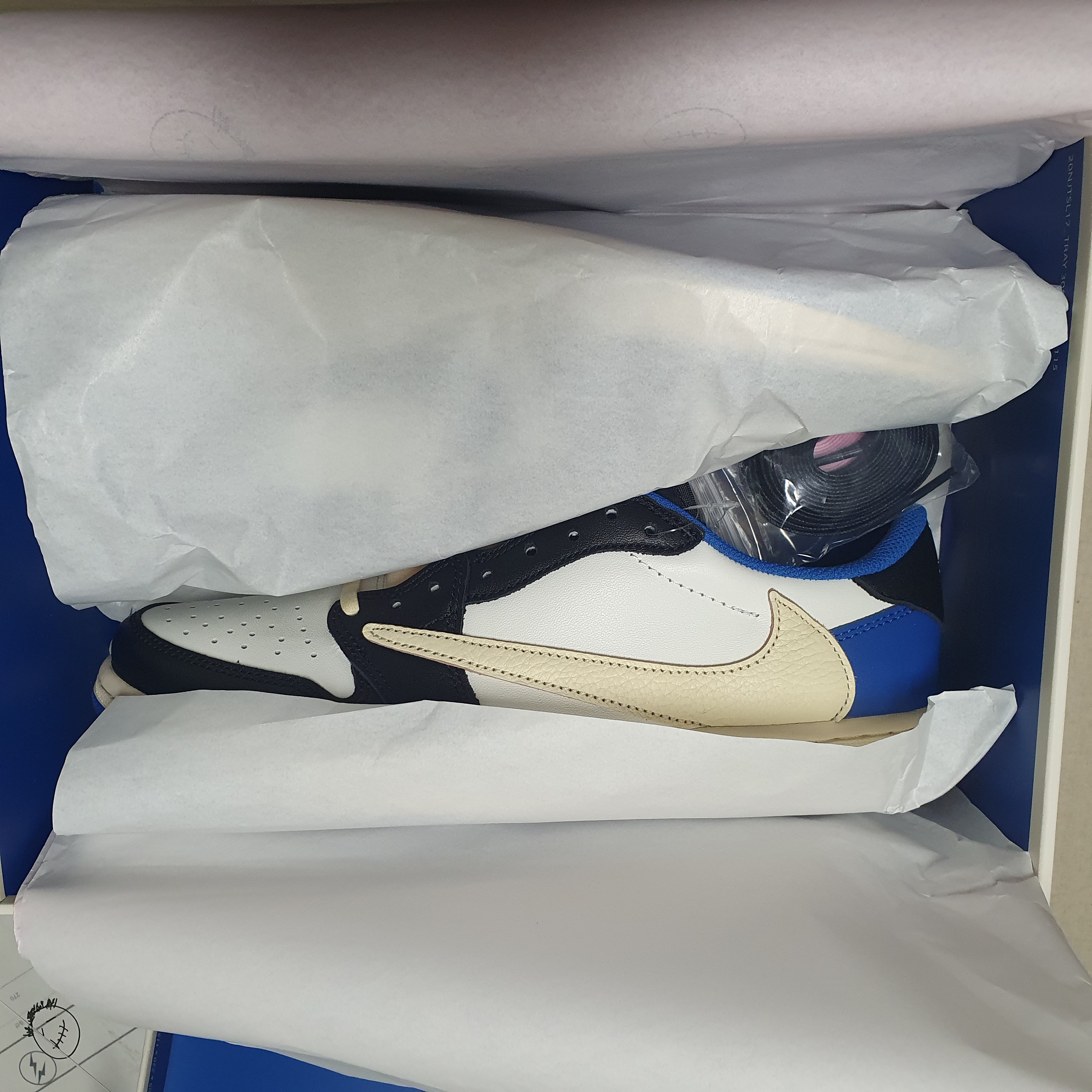 Jordan 1 x Travis Scott x Fragment Retro Low OG SP Military Blue 착용 스타일