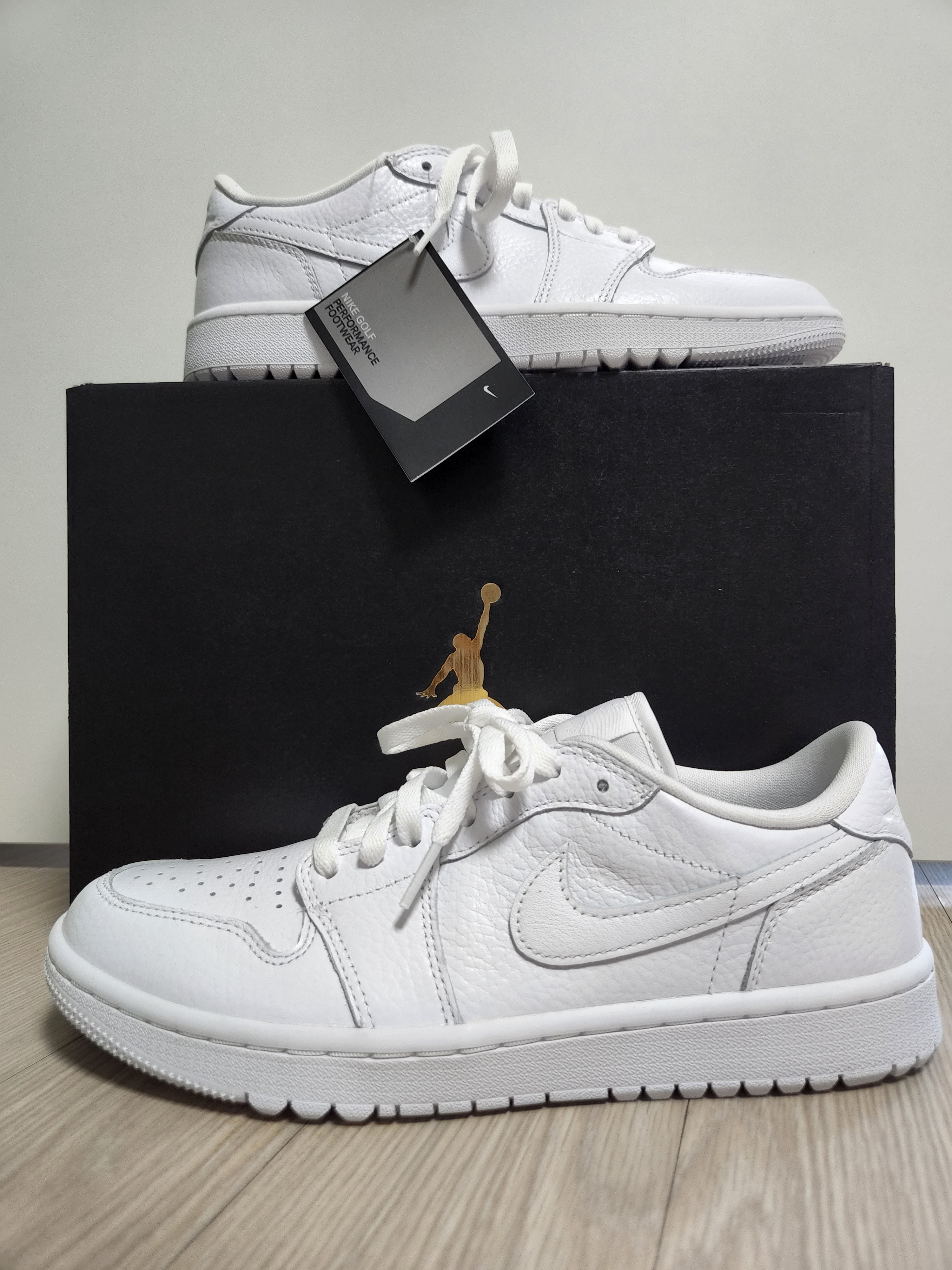 Jordan 1 Low Golf Triple White 착용 스타일 - 1