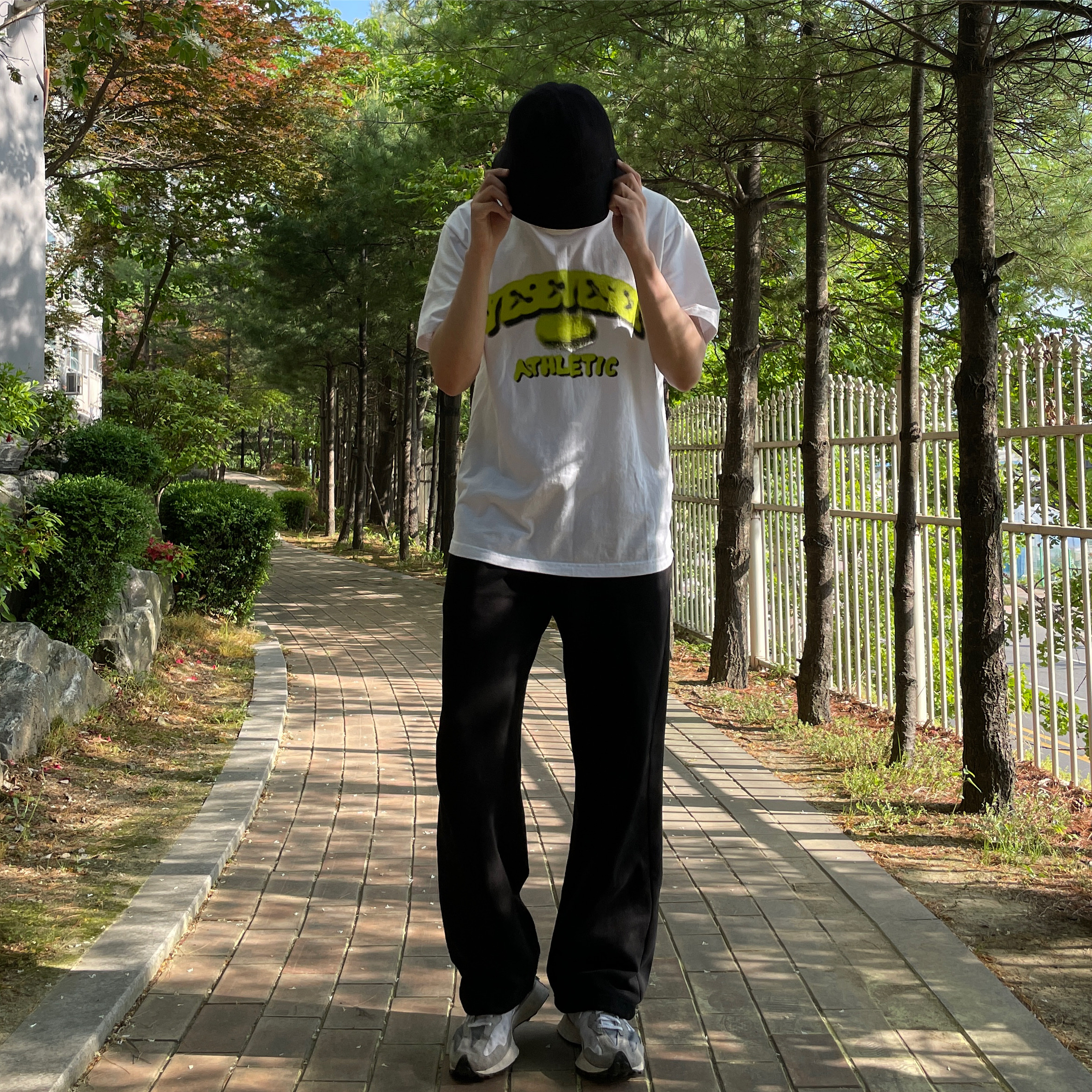 New Balance 327 Grey 착용 스타일