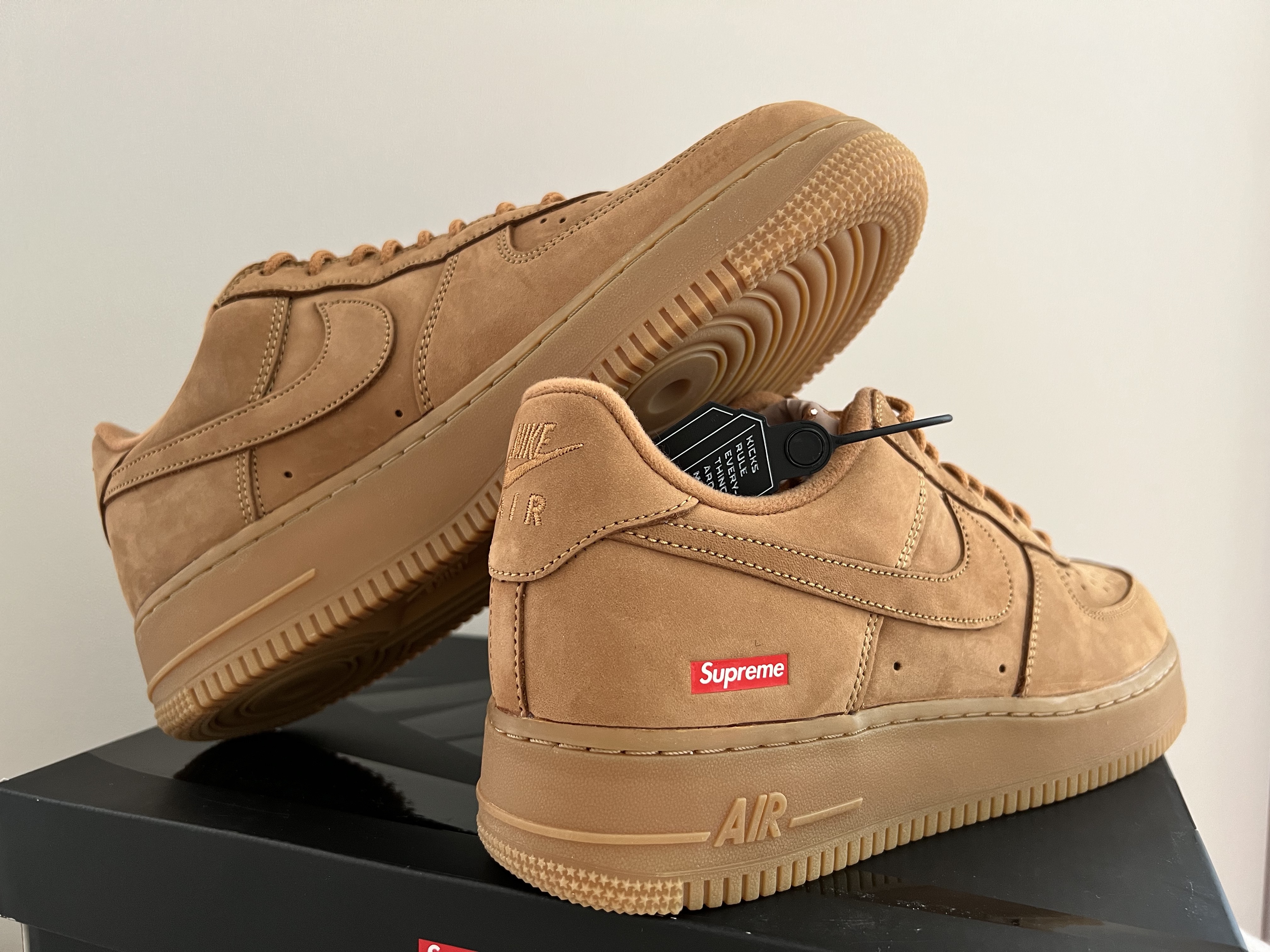 Nike x Supreme Air Force 1 Low Flax 착용 스타일 - 2