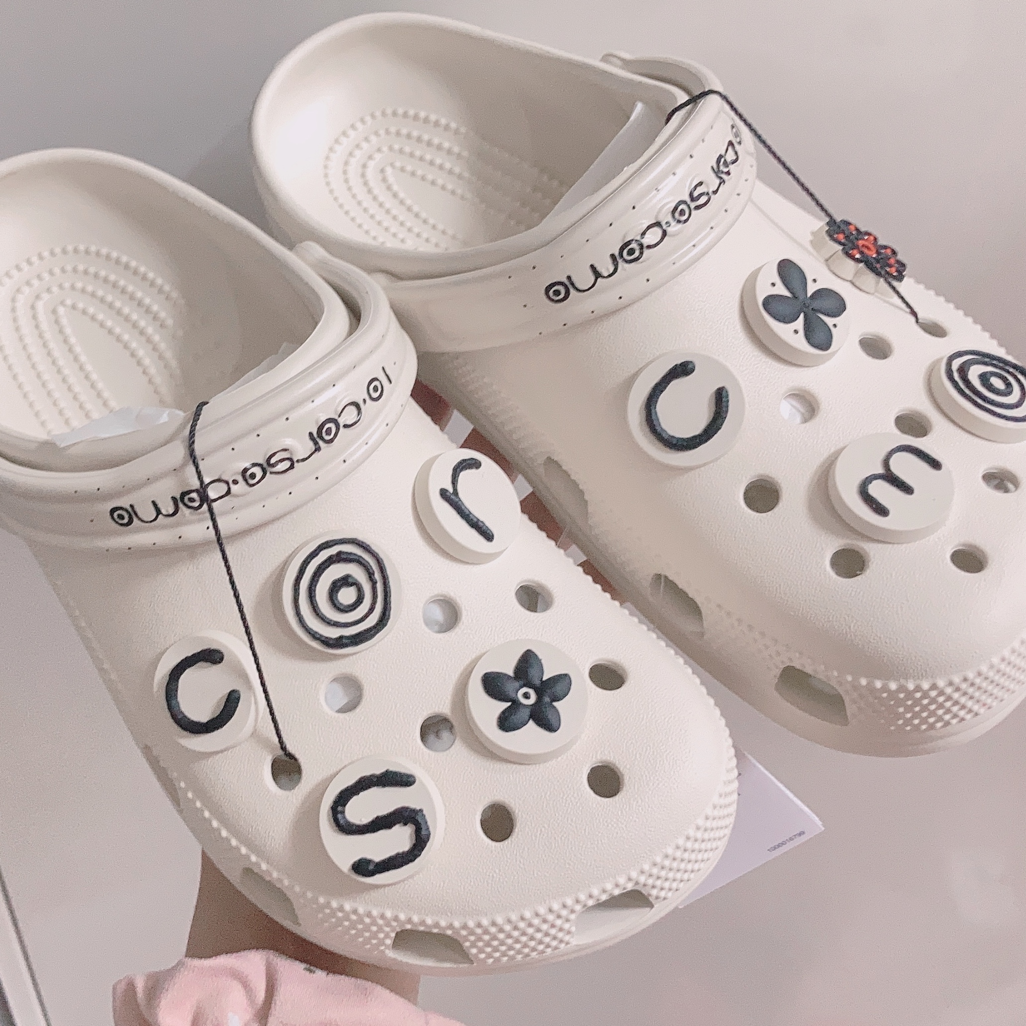 Crocs x 10 Corso Como Classic Clog Stucco 착용 스타일