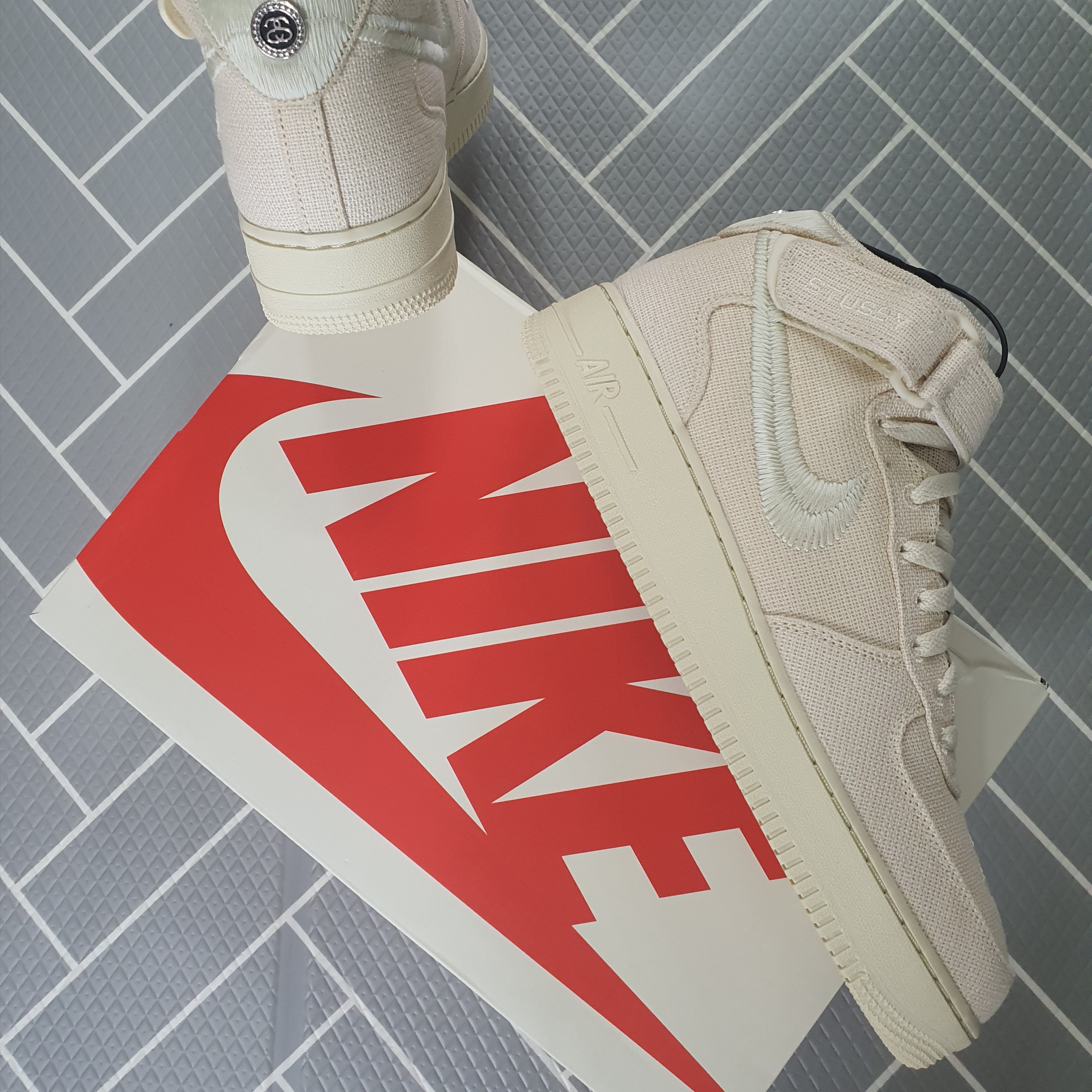 Nike x Stussy Air Force 1 '07 Mid SP Fossil 착용 스타일 - 3